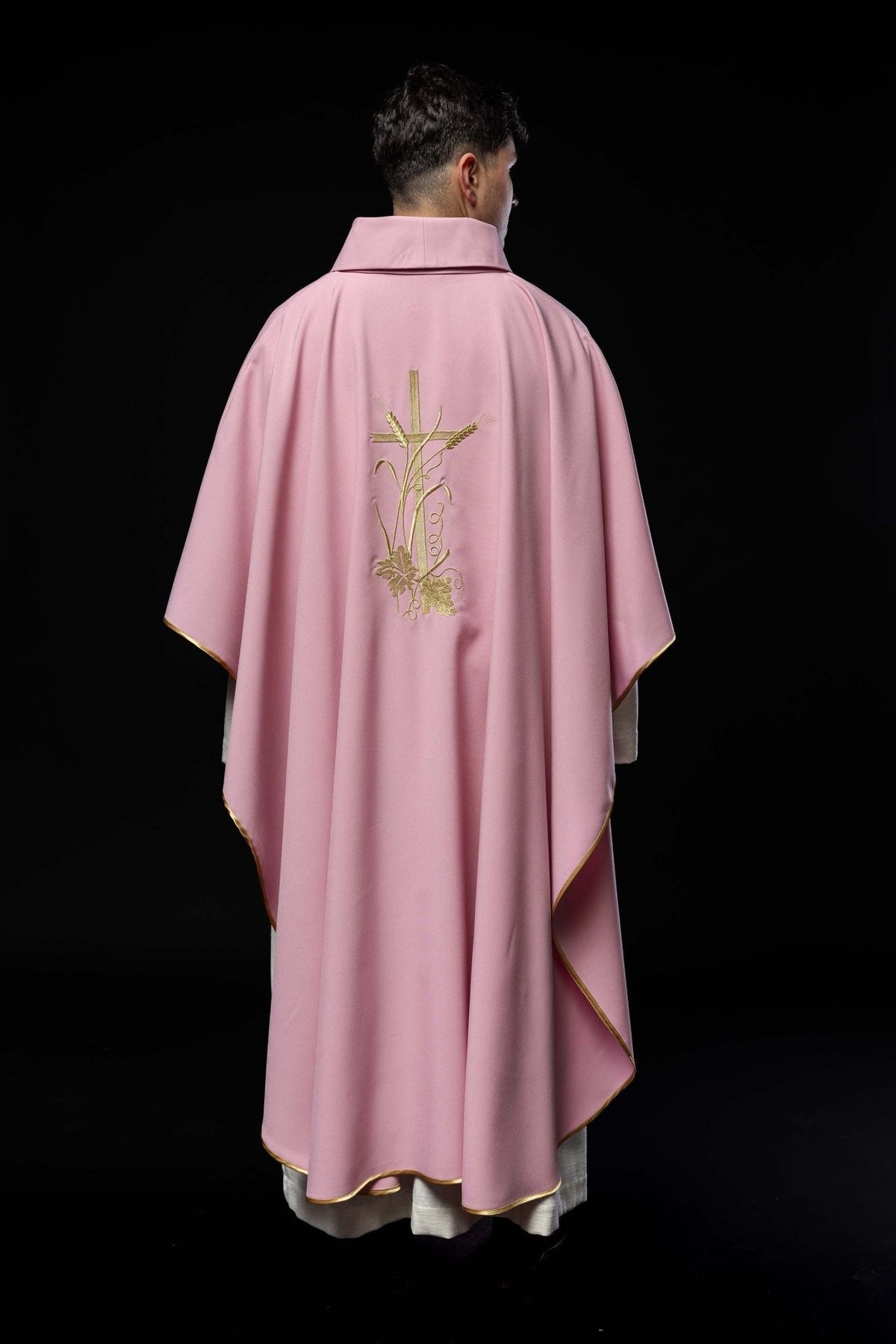 Różowy Ornat Liturgiczny ze Złotym Haftem PAX - Polski Produkt - SZATYLITURGICZNE.PL