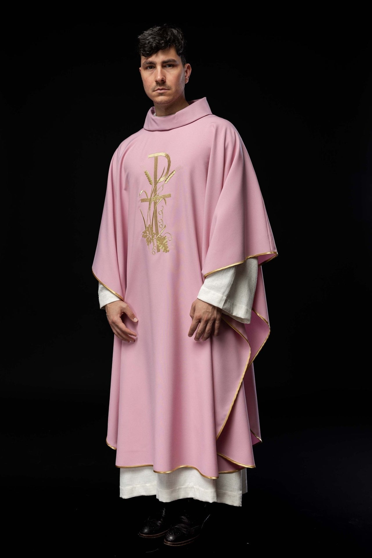 Różowy Ornat Liturgiczny ze Złotym Haftem PAX - Polski Produkt - SZATYLITURGICZNE.PL