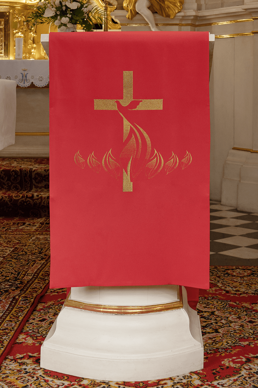 Serweta na Lektorium Czerwona z Haftem Gołębicy i Płomieni - HTG - SZATYLITURGICZNE.PL