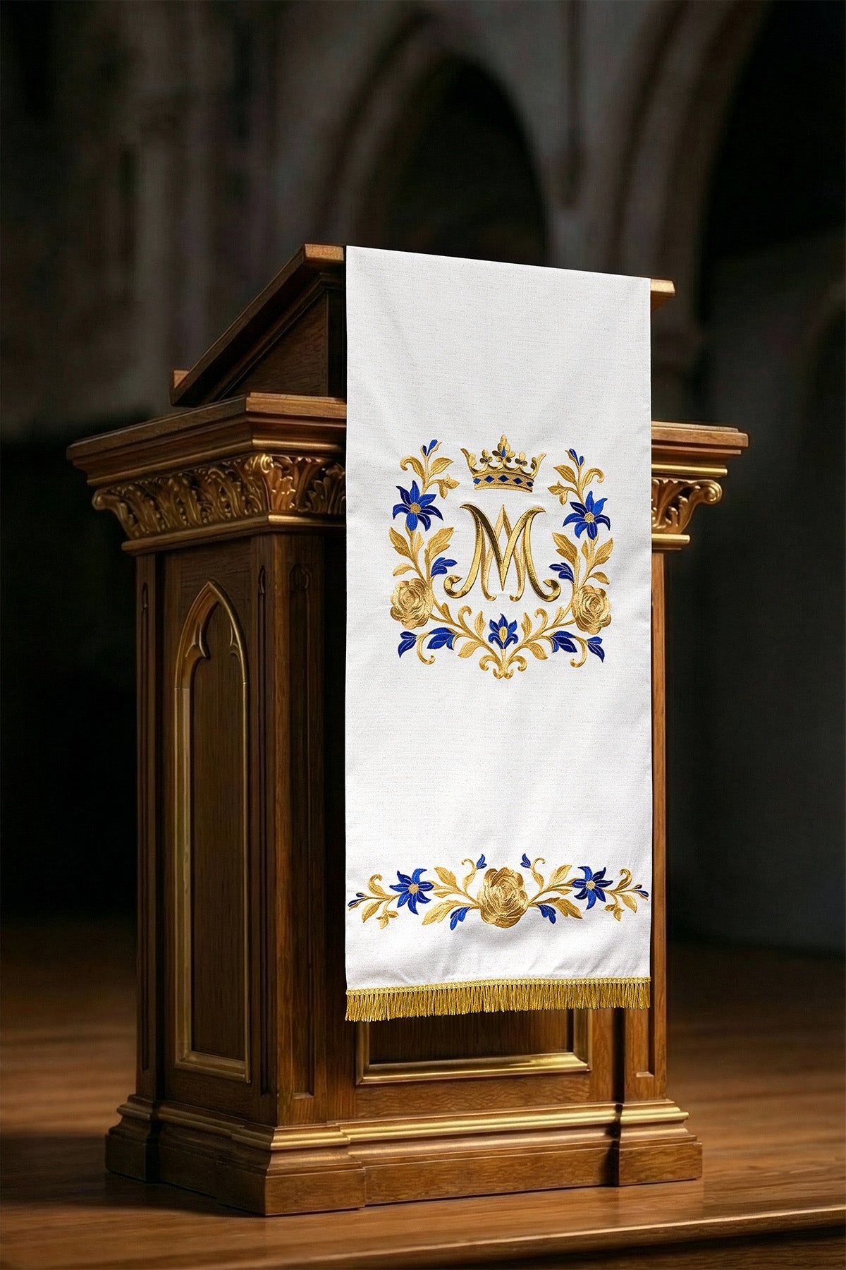 Serweta na lektorium z haftem maryjnym ecru - SZATYLITURGICZNE.PL