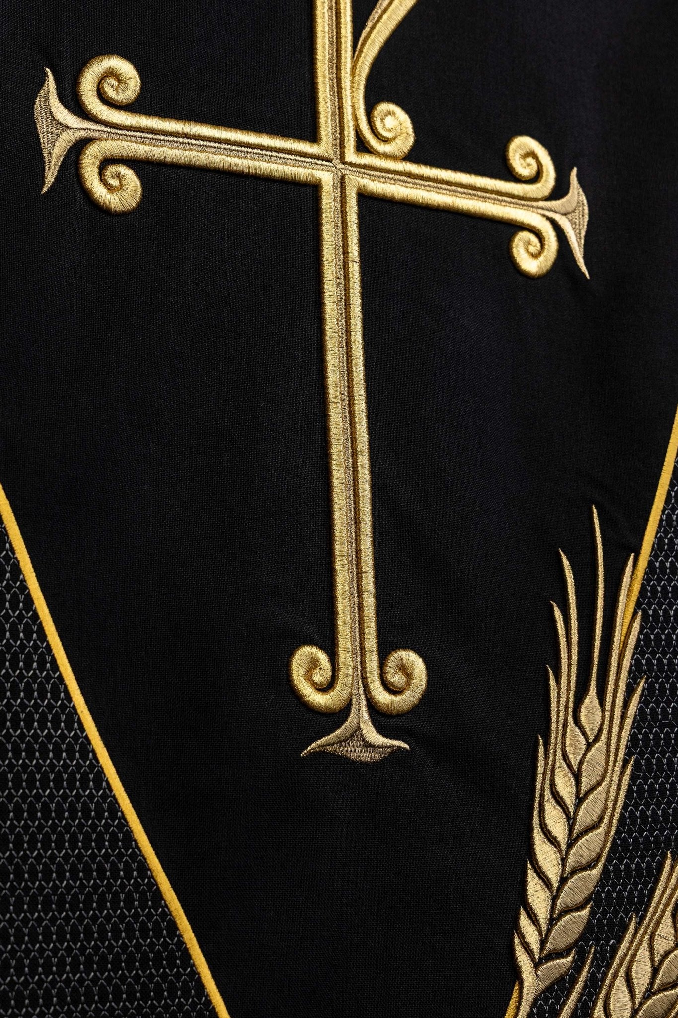 Serweta na lektorium z haftem PAX czarna - SZATYLITURGICZNE.PL