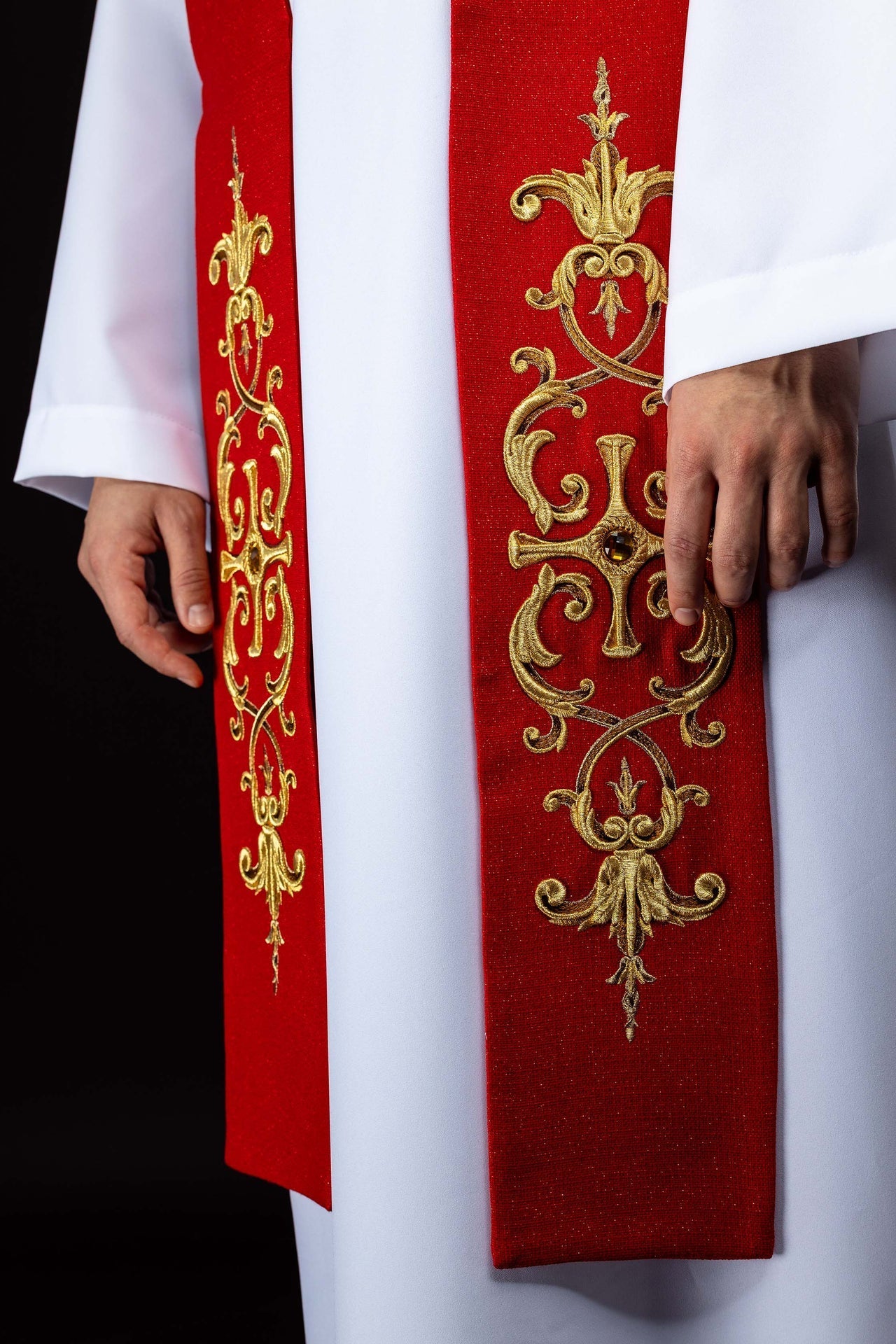 Stuła bogato haftowana z wizerunkiem Świętego Piotra i Pawła - SZATYLITURGICZNE.PL