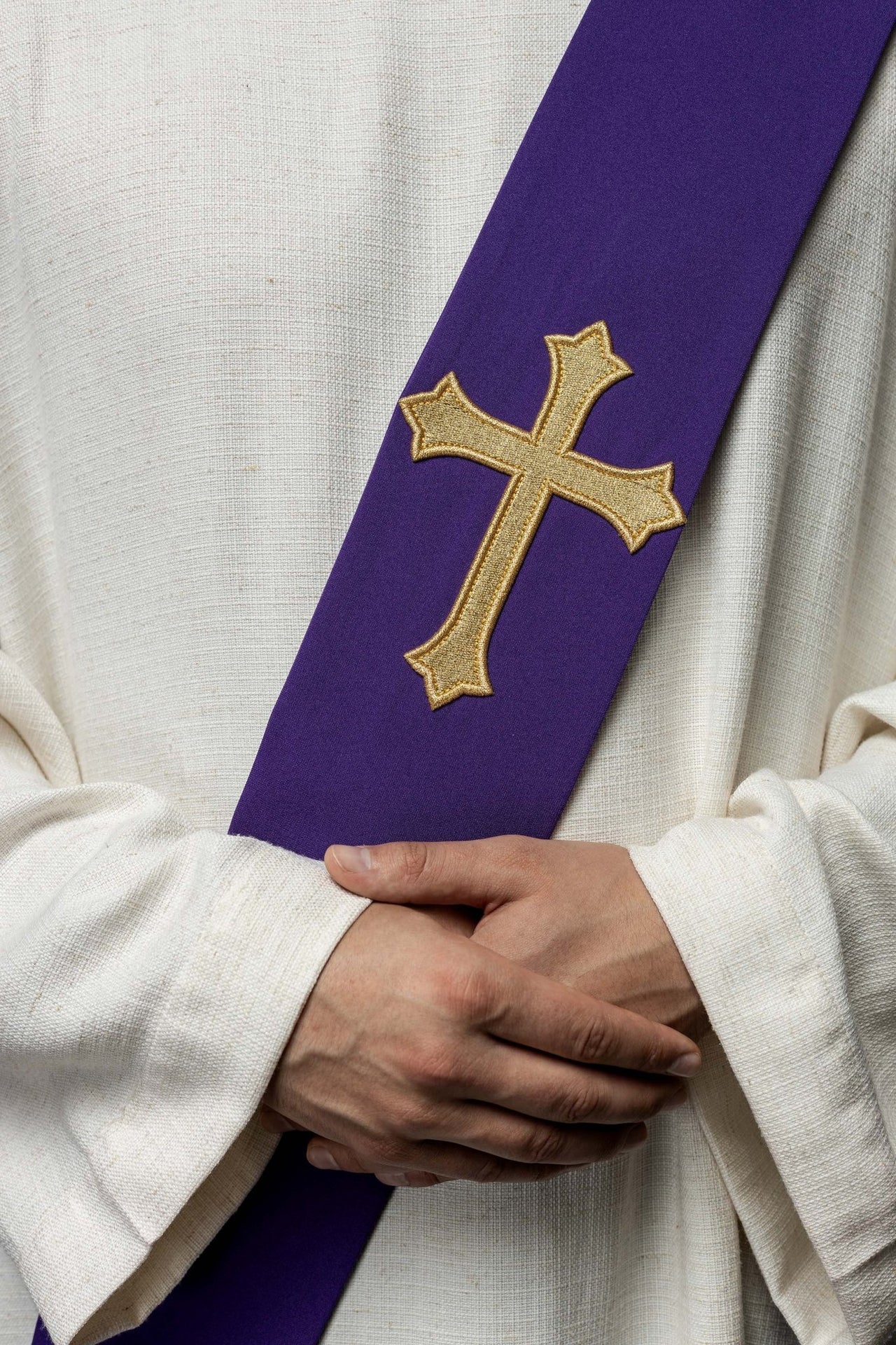 Stuła Diakońska Fioletowa z Krzyżem - Elegancka Szata Liturgiczna - SZATYLITURGICZNE.PL