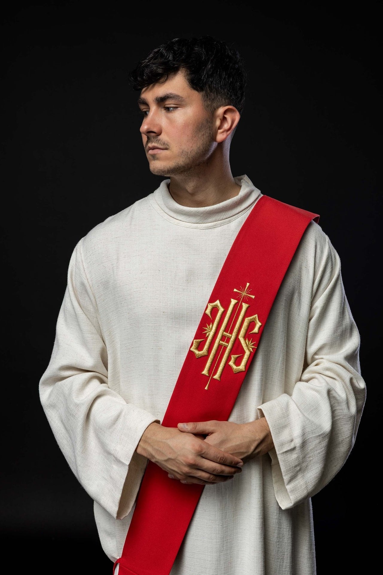 Stuła Diakońska IHS z Krzyżem - Haftowana Szata Liturgiczna - SZATYLITURGICZNE.PL