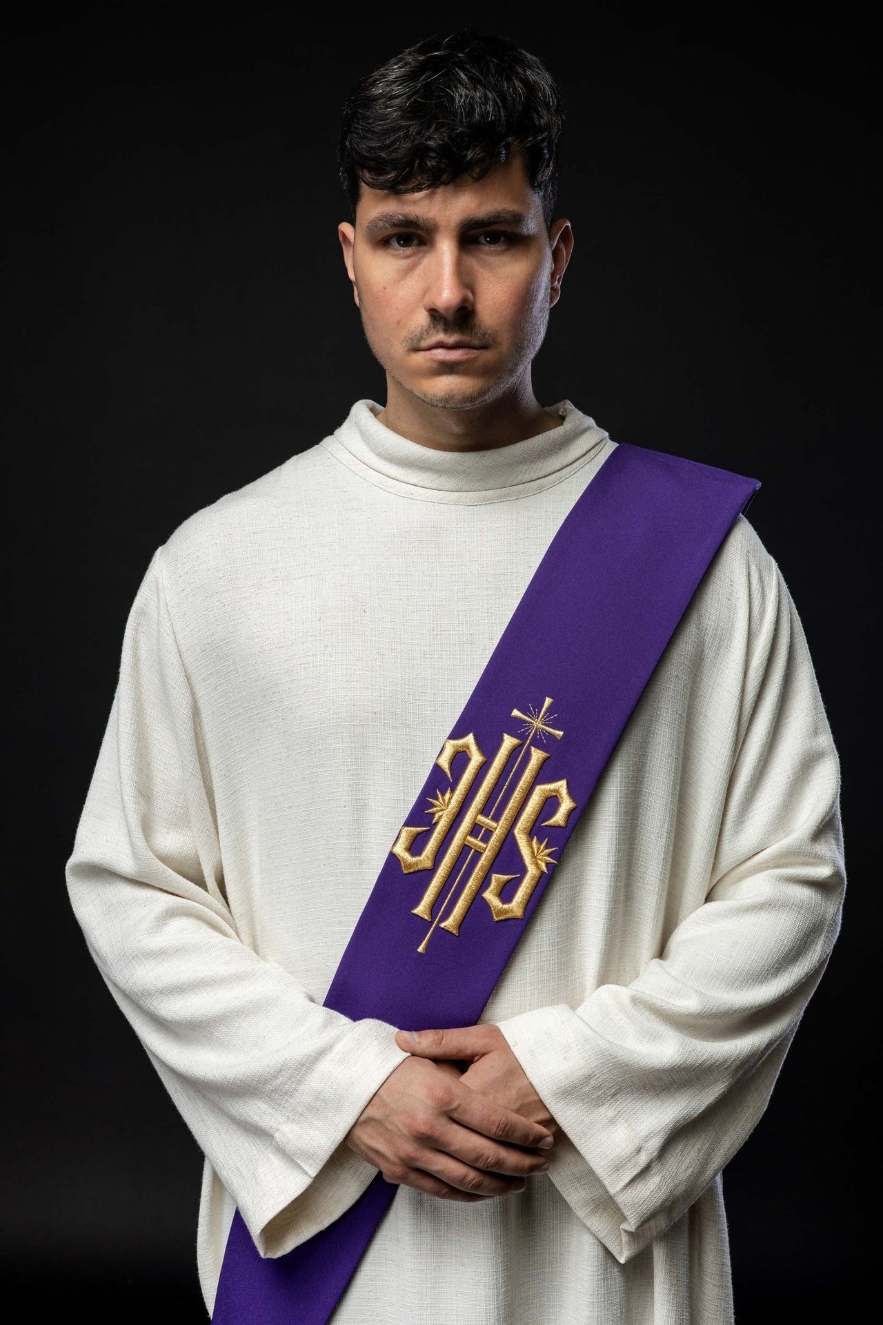 Stuła Diakońska IHS z Krzyżem - Haftowana Szata Liturgiczna - SZATYLITURGICZNE.PL