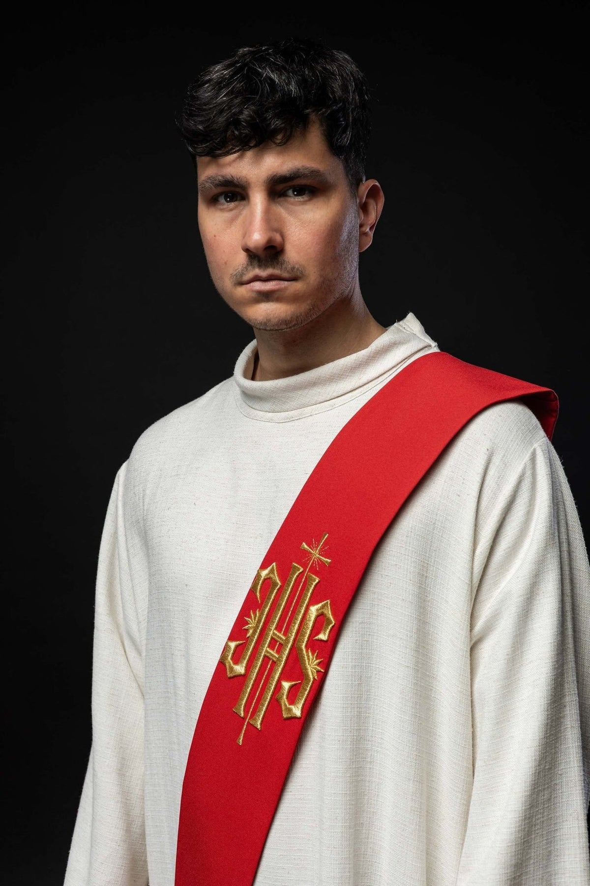 Stuła Diakońska IHS z Krzyżem - Haftowana Szata Liturgiczna - SZATYLITURGICZNE.PL