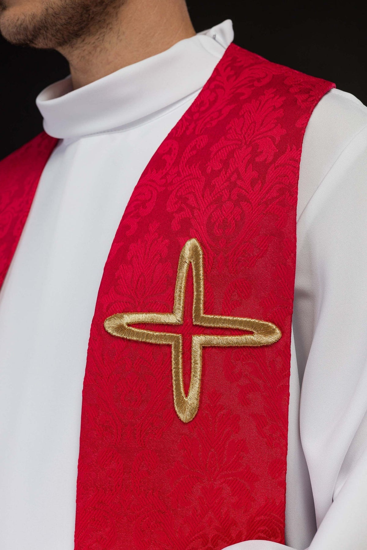 Stuła haftowana czerwona w krzyże żakardowa - SZATYLITURGICZNE.PL
