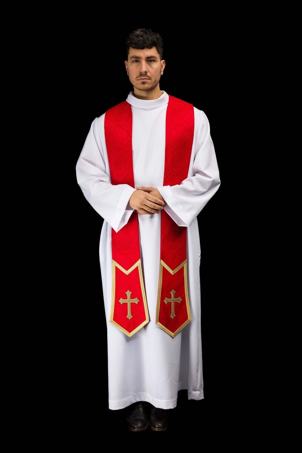 Stuła haftowana z motywem Krzyża czerwona tkanina żakardowa - SZATYLITURGICZNE.PL