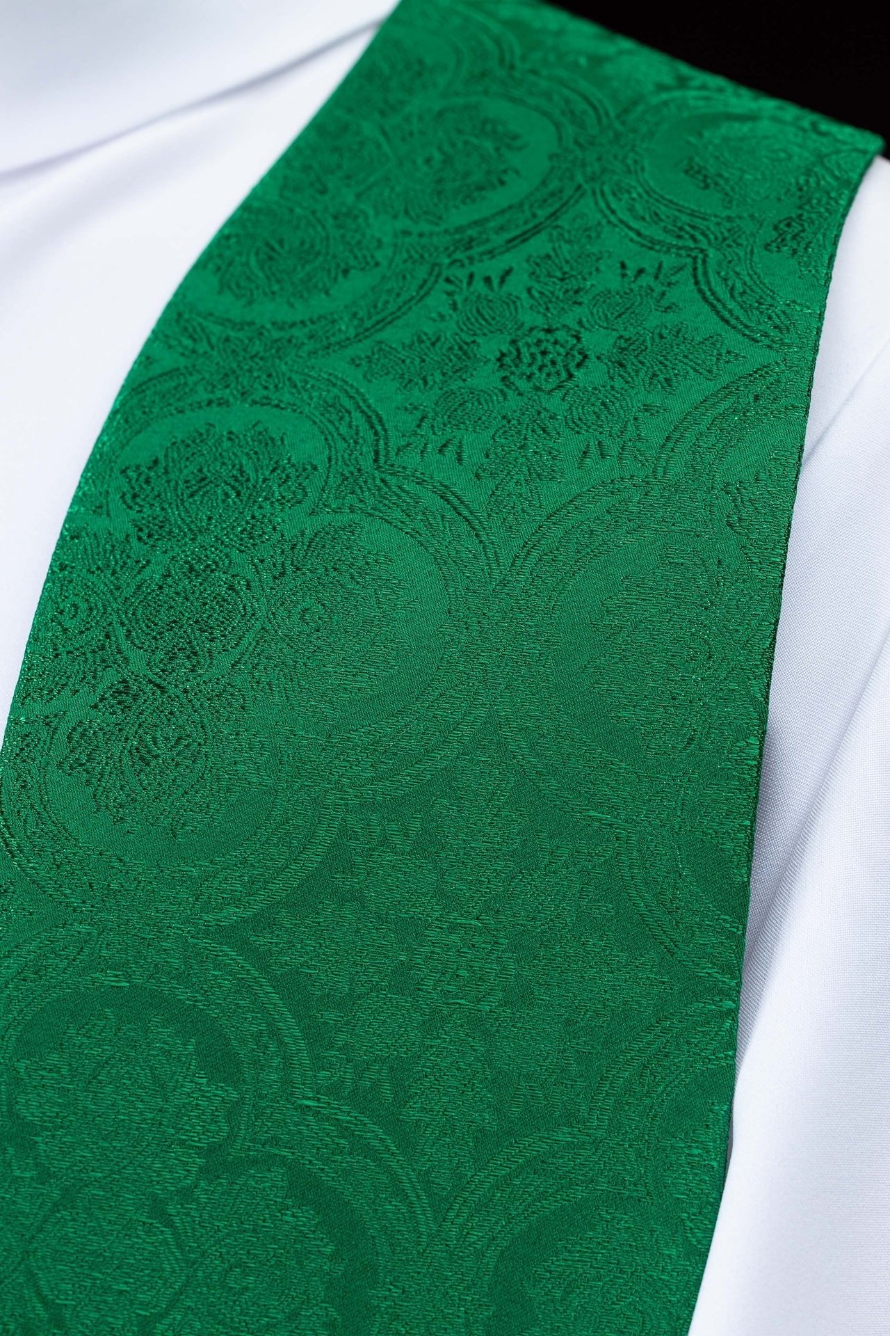 Stuła haftowana z motywem Krzyża zielona tkanina żakardowa - SZATYLITURGICZNE.PL