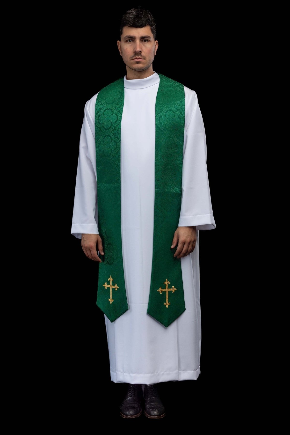 Stuła haftowana z motywem Krzyża zielona tkanina żakardowa - SZATYLITURGICZNE.PL
