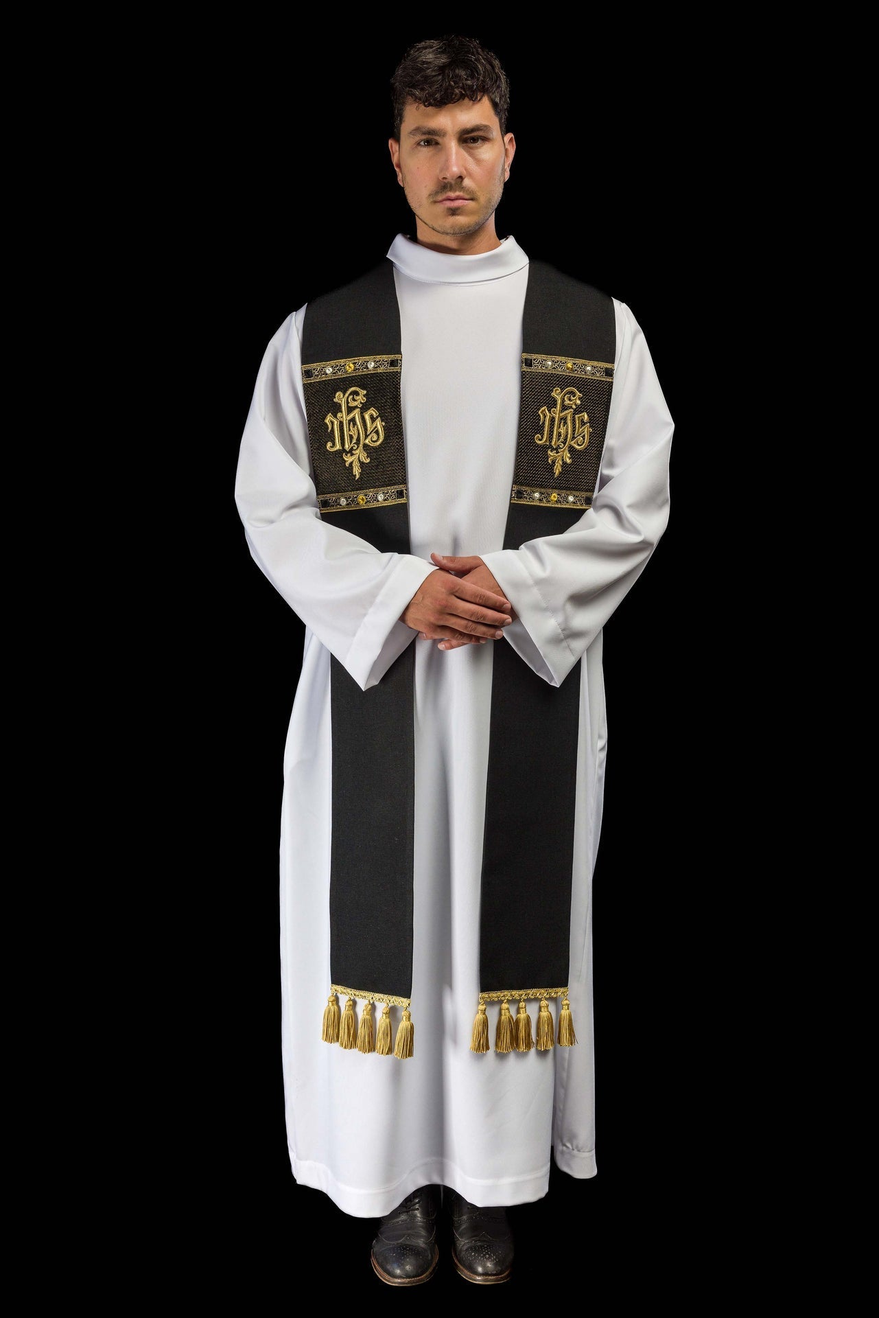 Stuła Kapłańska Czarna Haft IHS Złote Frędzle - Polska Produkcja - SZATYLITURGICZNE.PL
