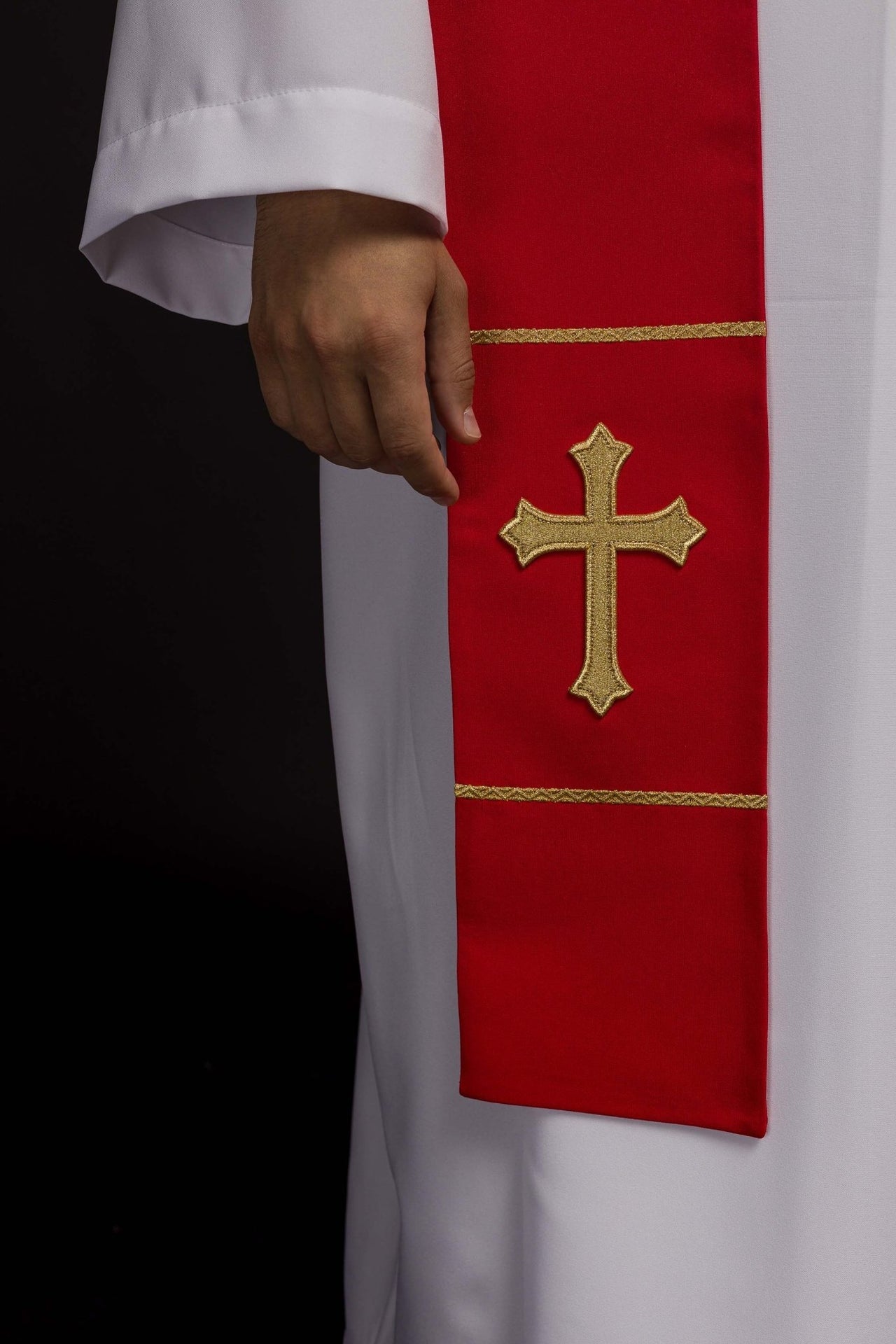 Stuła Kapłańska Czerwona Haftowana Krzyżem - Elegancka Liturgia - SZATYLITURGICZNE.PL