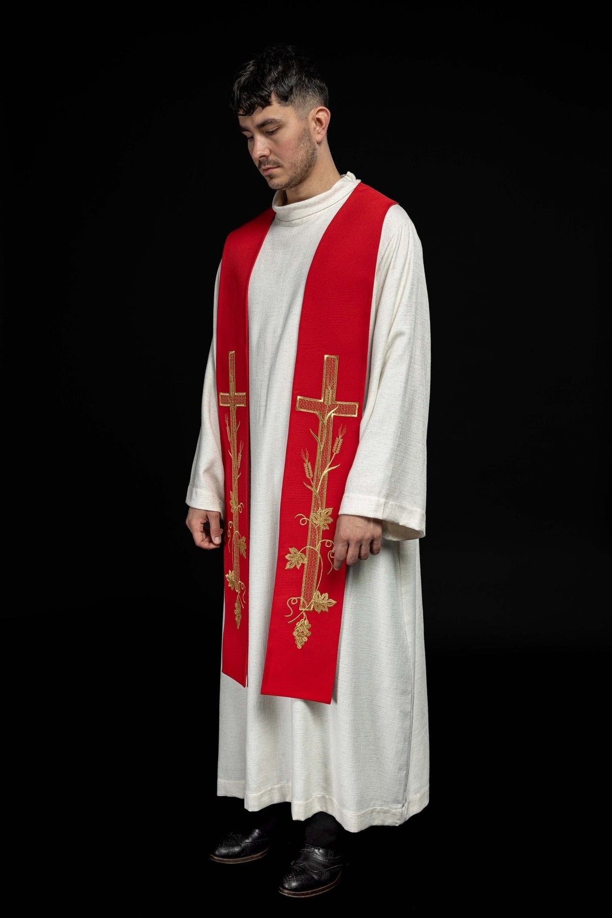 Stuła Kapłańska Czerwona Haftowana Krzyżem - Polska Produkcja - SZATYLITURGICZNE.PL