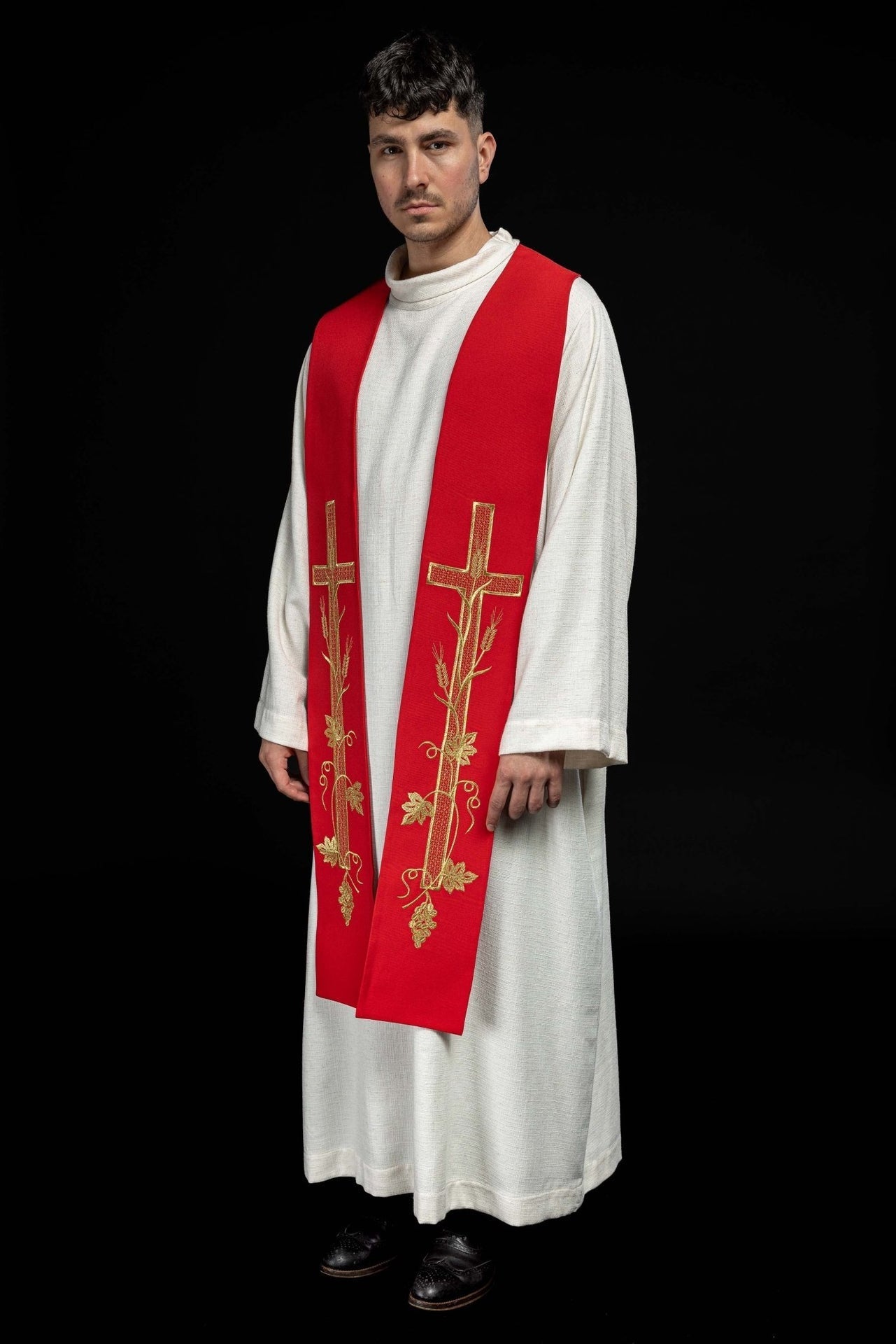 Stuła Kapłańska Czerwona Haftowana Krzyżem - Polska Produkcja - SZATYLITURGICZNE.PL