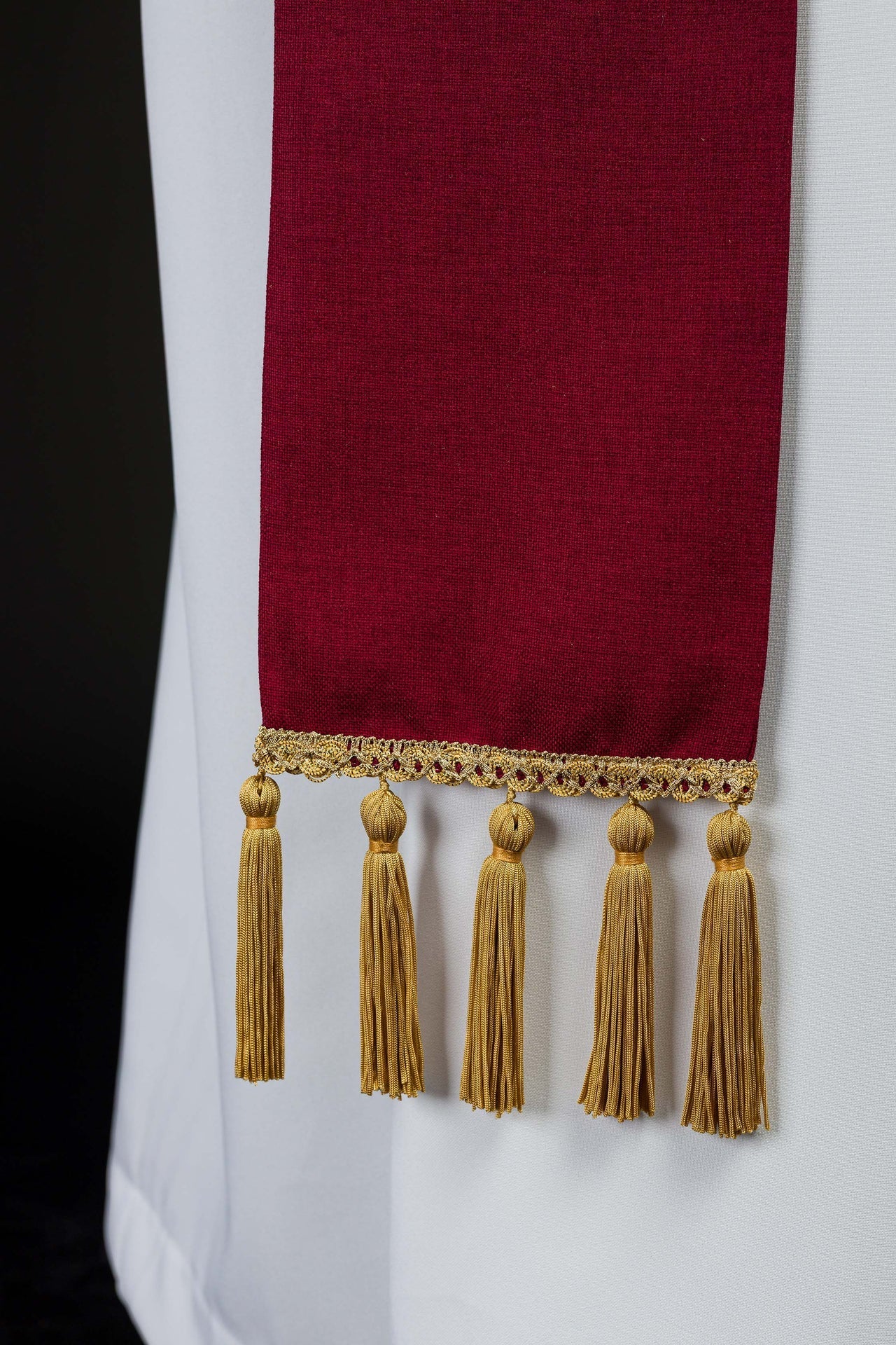 Stuła Kapłańska Czerwona IHS Haft Złote Frędzle - Polska Produkcja - SZATYLITURGICZNE.PL