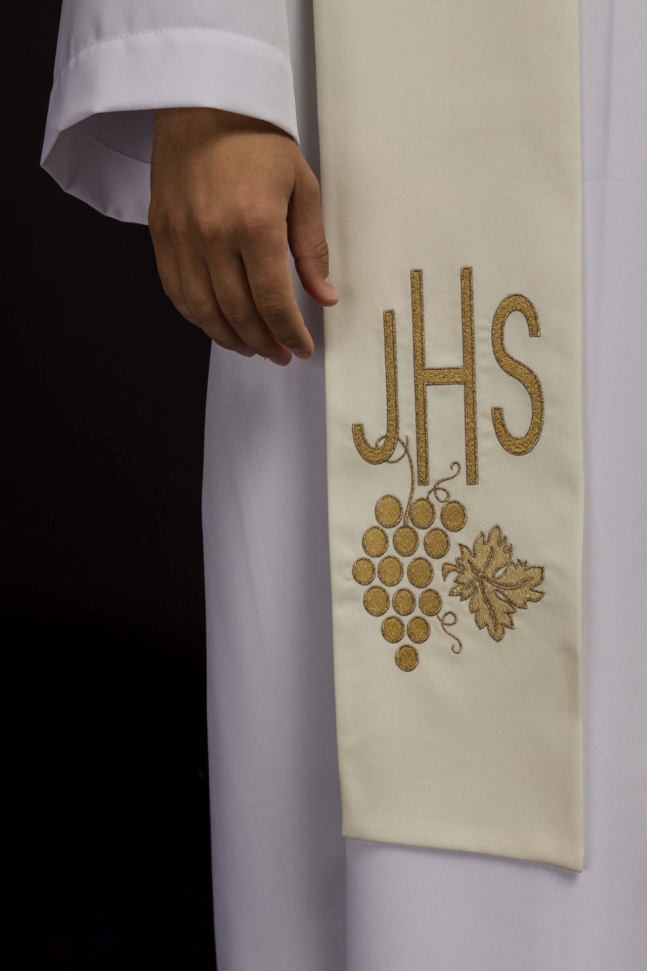 Stuła Kapłańska Ecru Haft IHS Winogrona - Elegancka Liturgia - SZATYLITURGICZNE.PL