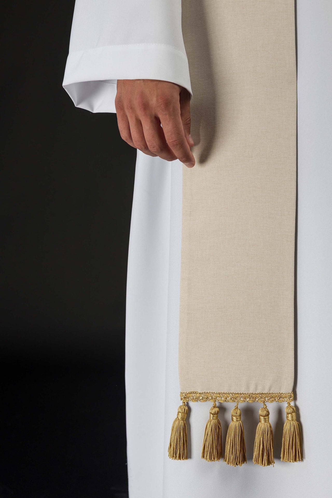 Stuła Kapłańska Ecru Haft IHS Złote Frędzle - Polska Produkcja - SZATYLITURGICZNE.PL