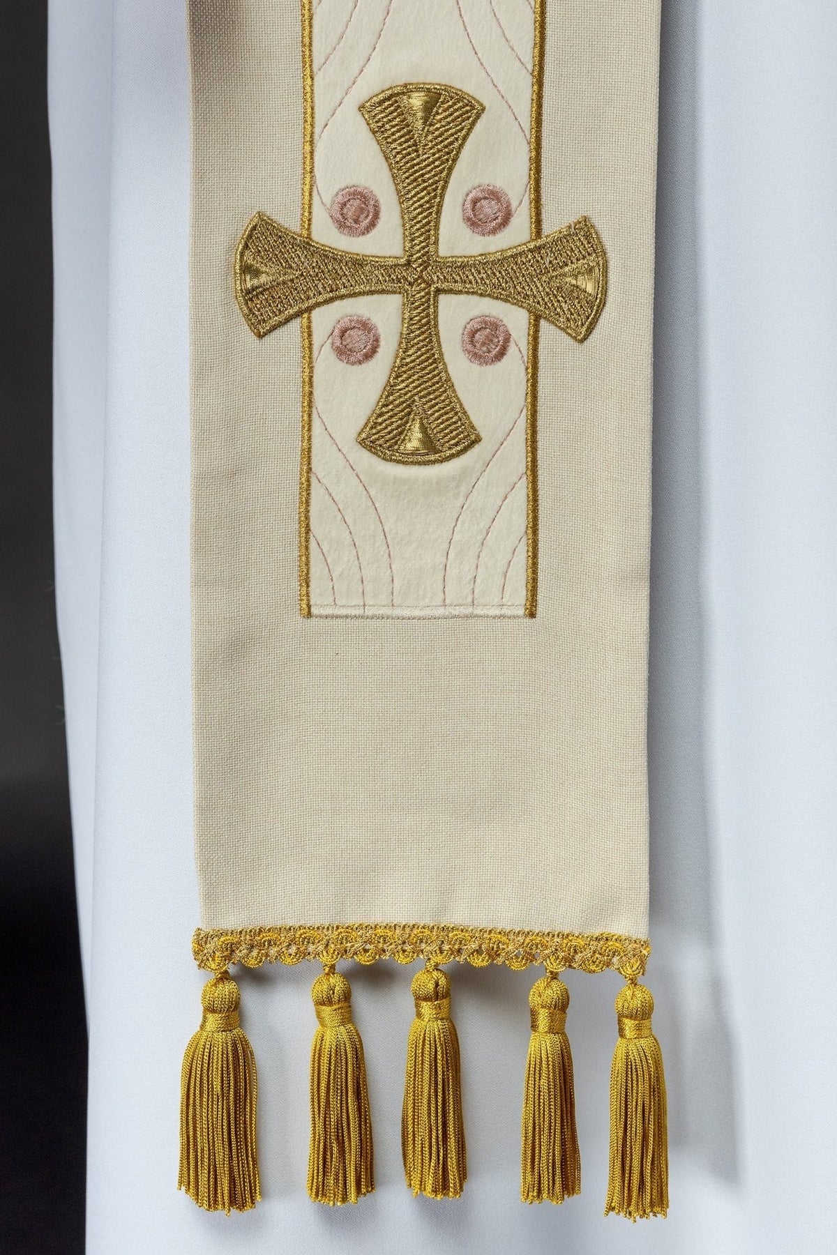 Stuła Kapłańska Ecru Haftowana Krzyżami - Elegancka - SZATYLITURGICZNE.PL