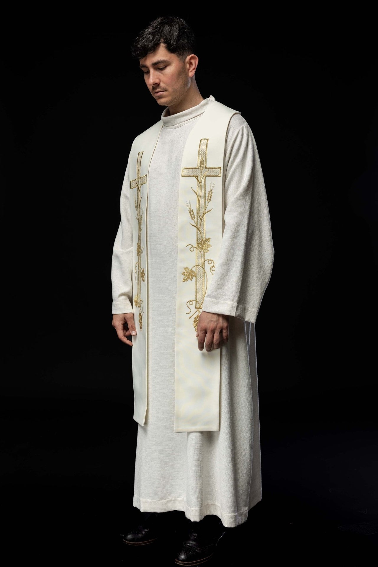 Stuła Kapłańska Ecru Haftowana Krzyżem - Elegancka Szata Liturgiczna - SZATYLITURGICZNE.PL