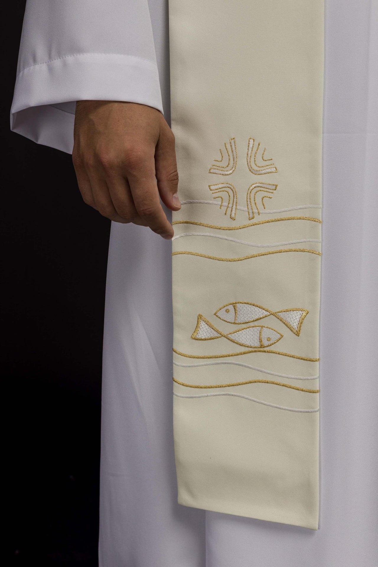 Stuła Kapłańska Ecru z Haftem Ryb - Elegancka Szata Liturgiczna - SZATYLITURGICZNE.PL