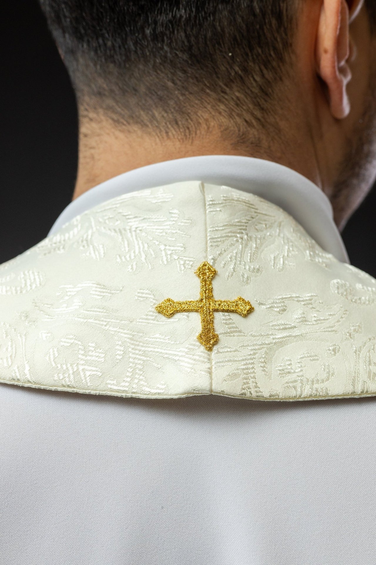 Stuła Kapłańska Ecru Żakardowa z Krzyżami Haftowanymi - SZATYLITURGICZNE.PL
