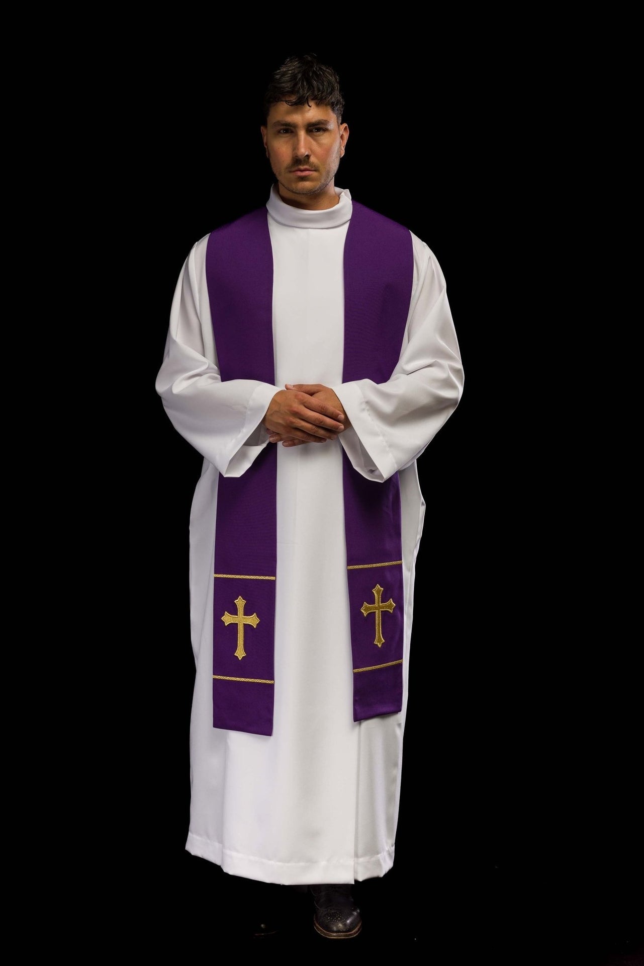 Stuła Kapłańska Fioletowa Haftowana Złotym Krzyżem - Elegancka - SZATYLITURGICZNE.PL