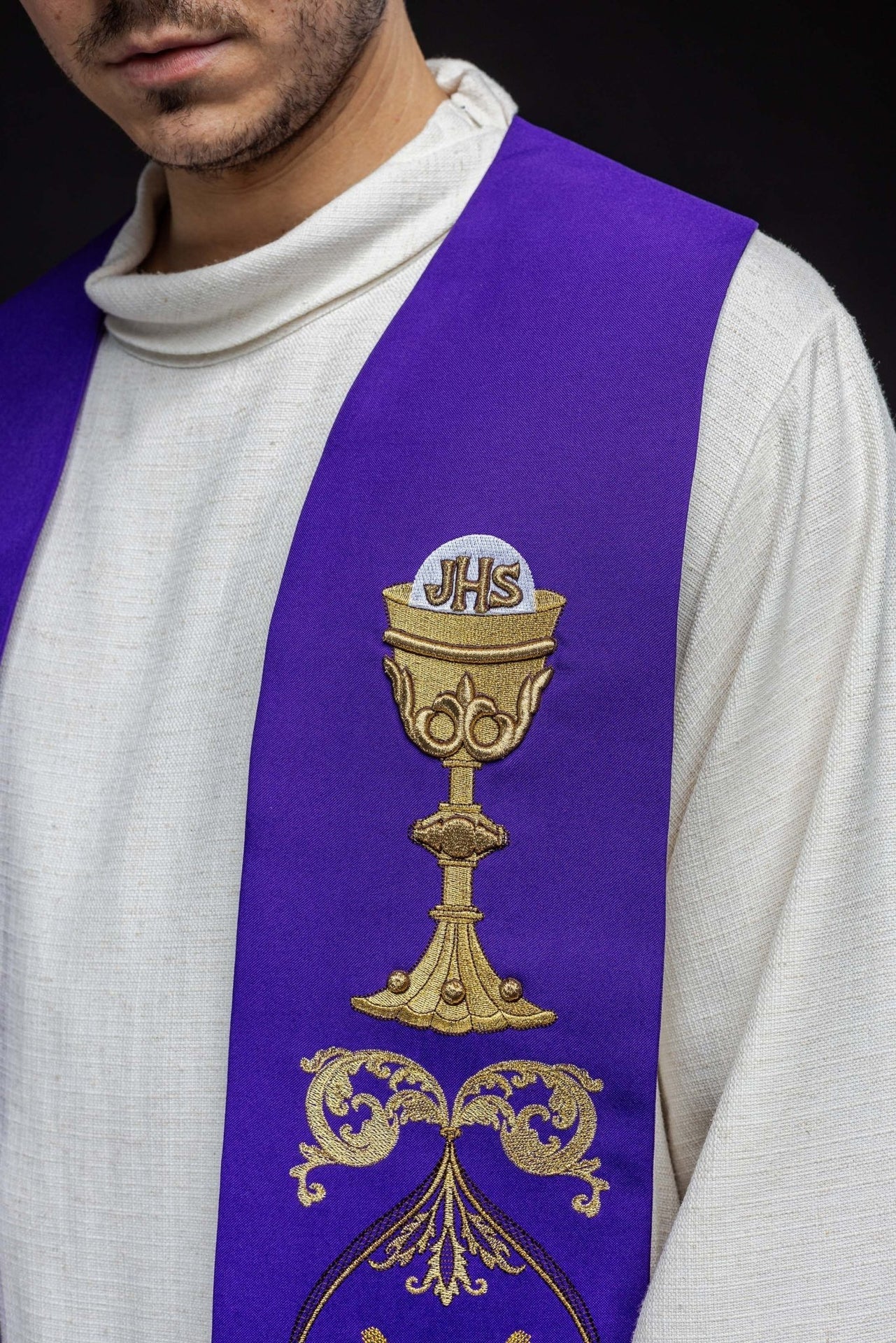 Stuła Kapłańska Fioletowa Kielich IHS - Haftowana Liturgiczna - SZATYLITURGICZNE.PL