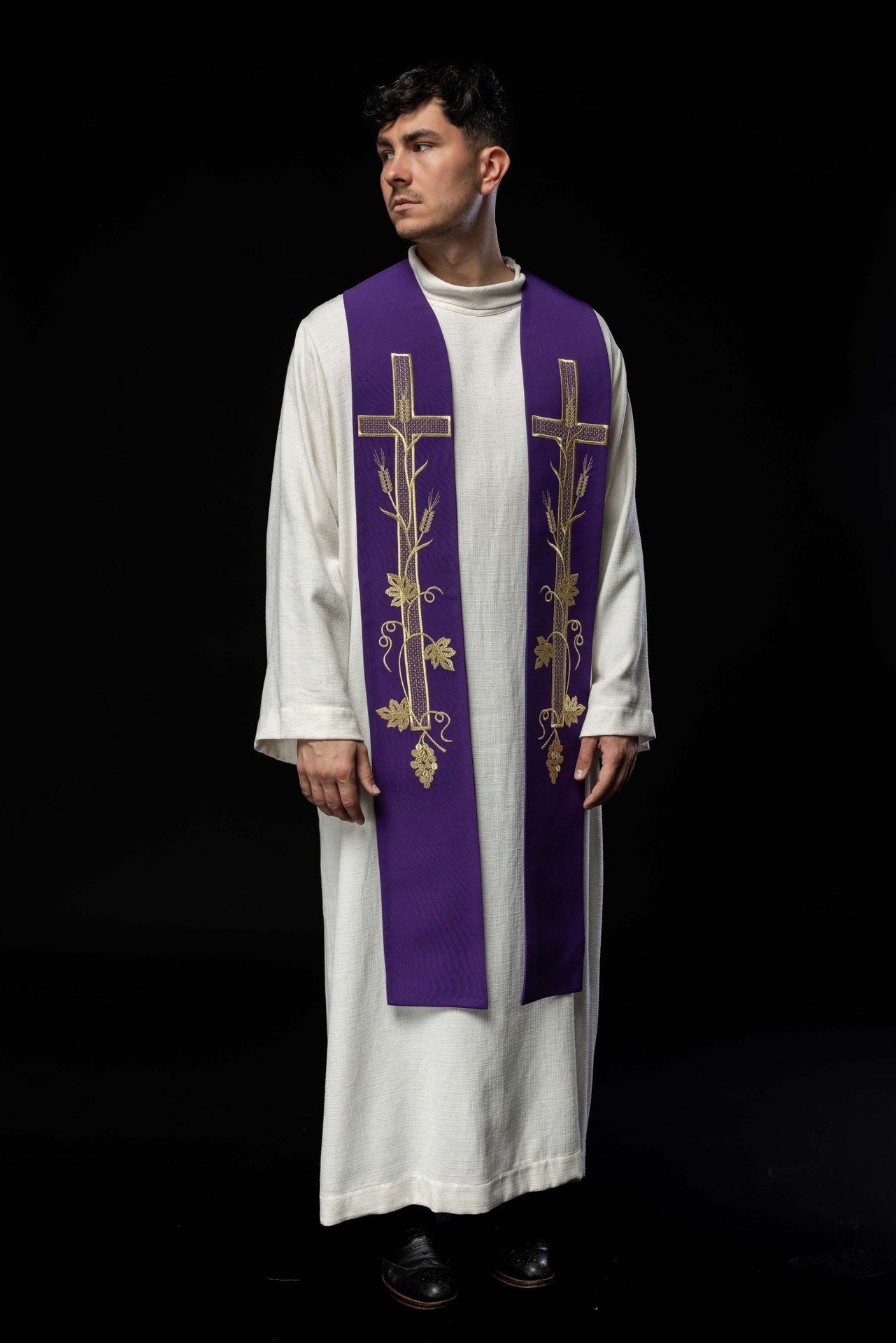 Stuła Kapłańska Fioletowa z Haftowanym Krzyżem - Elegancka Liturgia - SZATYLITURGICZNE.PL