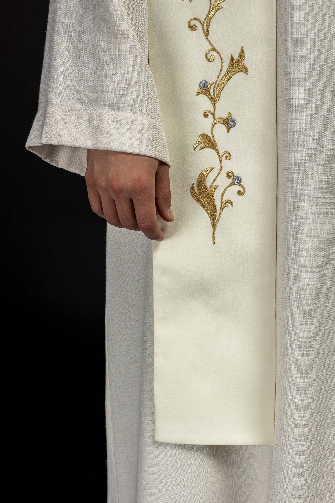 Stuła Kapłańska Haftowana IHS Ecru - Symbolika i Elegancja - SZATYLITURGICZNE.PL