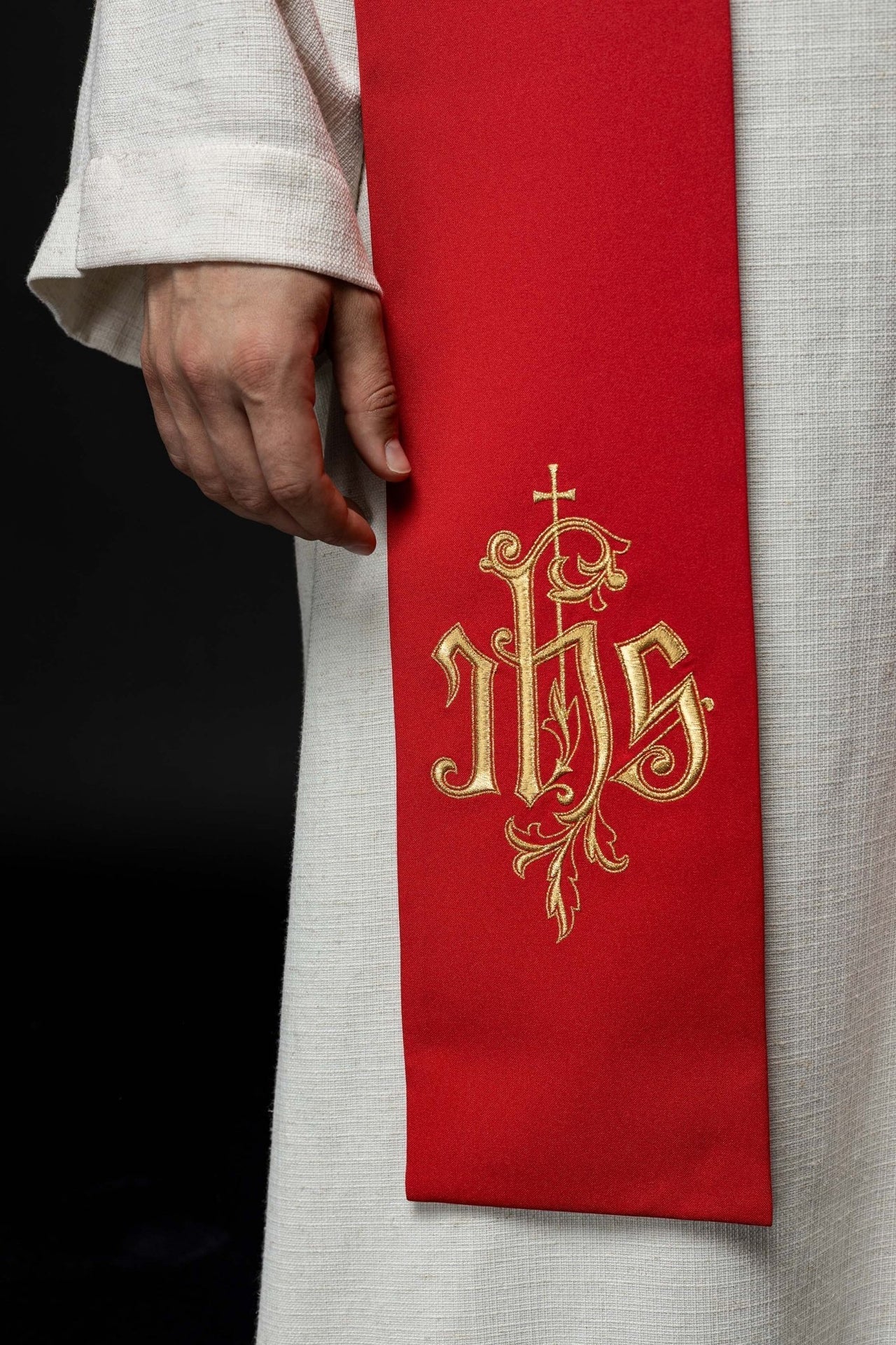 Stuła Kapłańska IHS Czerwona Haftowana - Polska Produkcja - SZATYLITURGICZNE.PL