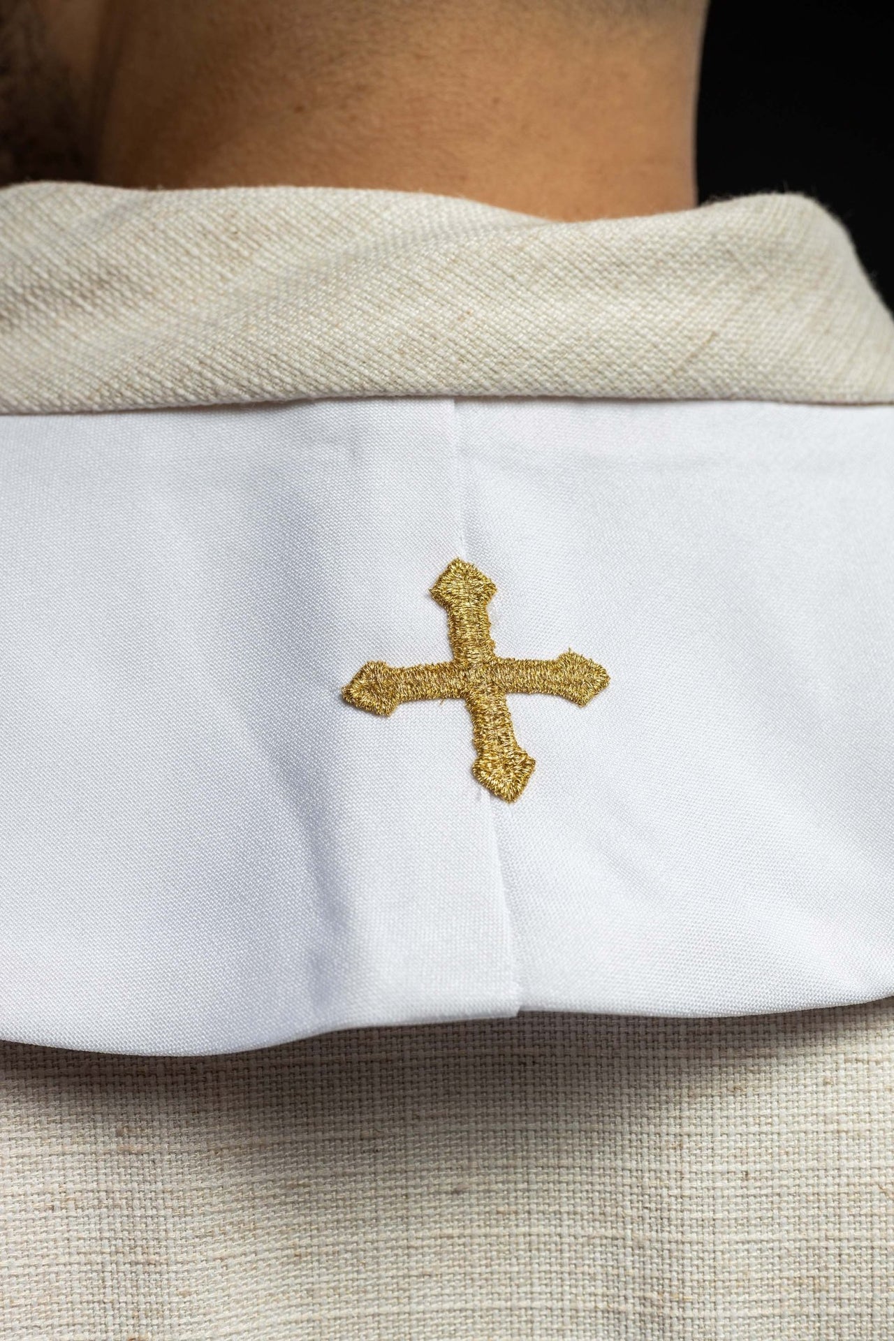 Stuła Kapłańska Maryjna Biała Haftowana - Polska Produkcja - SZATYLITURGICZNE.PL