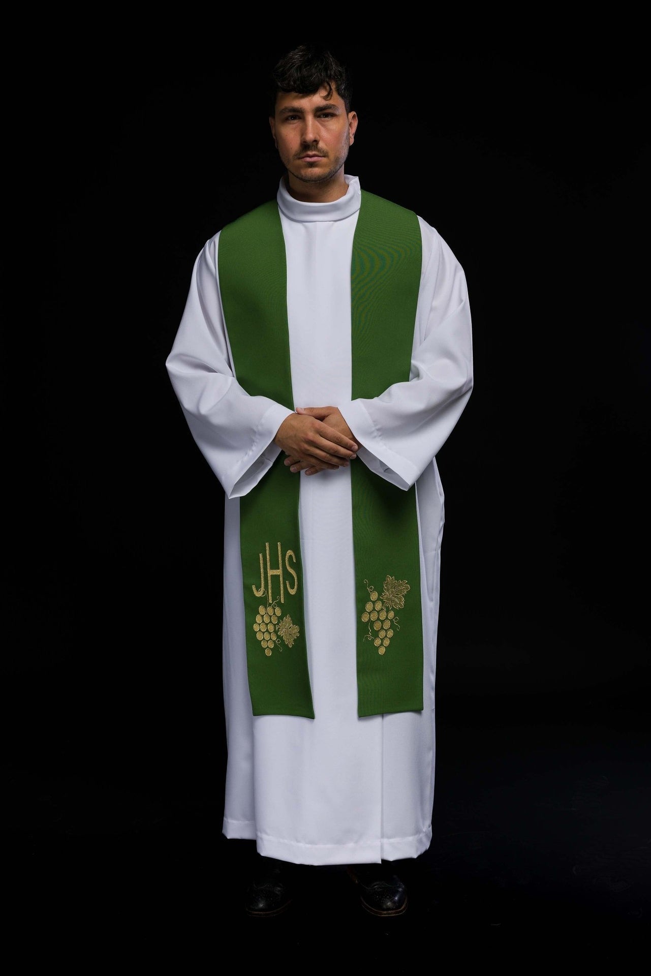 Stuła kapłańska zielona z haftem IHS winogrona - SZATYLITURGICZNE.PL