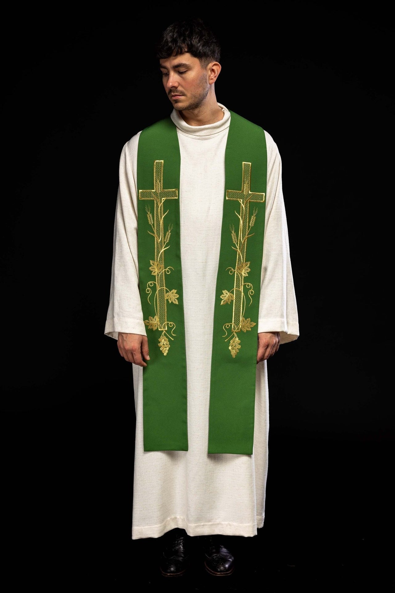 Stuła Kapłańska Zielona z Haftowanym Krzyżem - Elegancka Liturgia - SZATYLITURGICZNE.PL