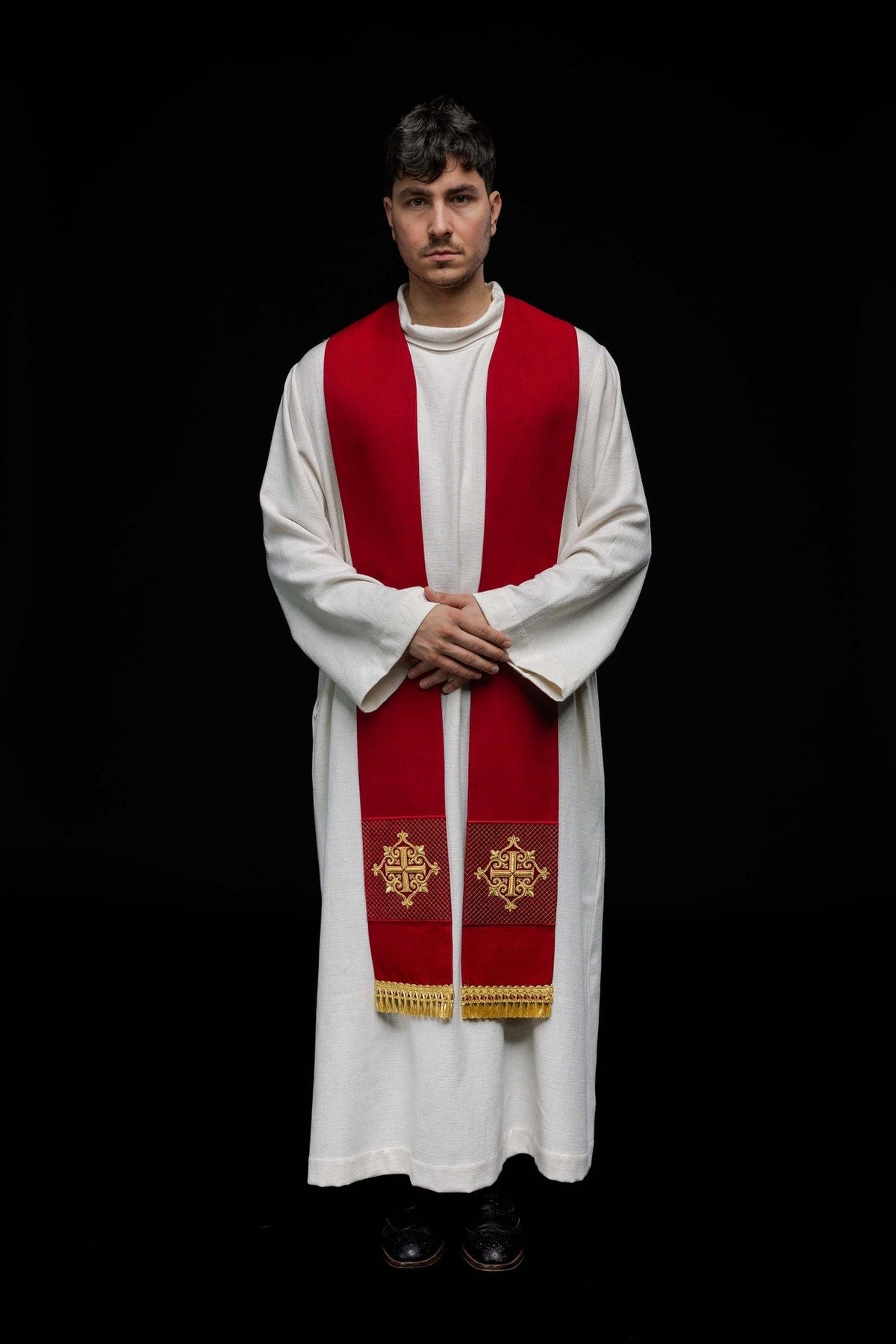 Stuła Liturgiczna Czerwona Aksamitna z Haftowanym Krzyżem - SZATYLITURGICZNE.PL