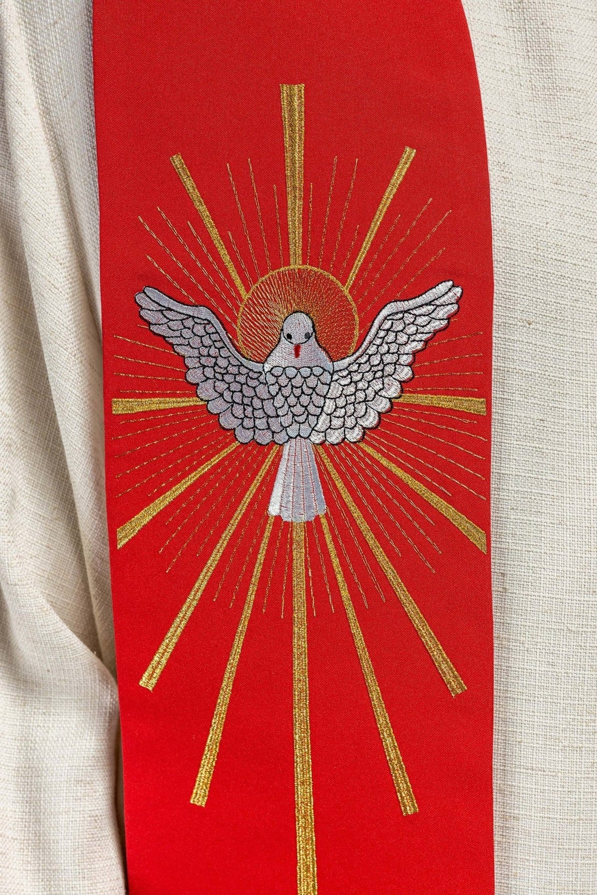 Stuła Liturgiczna Czerwona z Haftem Ducha Świętego - Elegancka - SZATYLITURGICZNE.PL