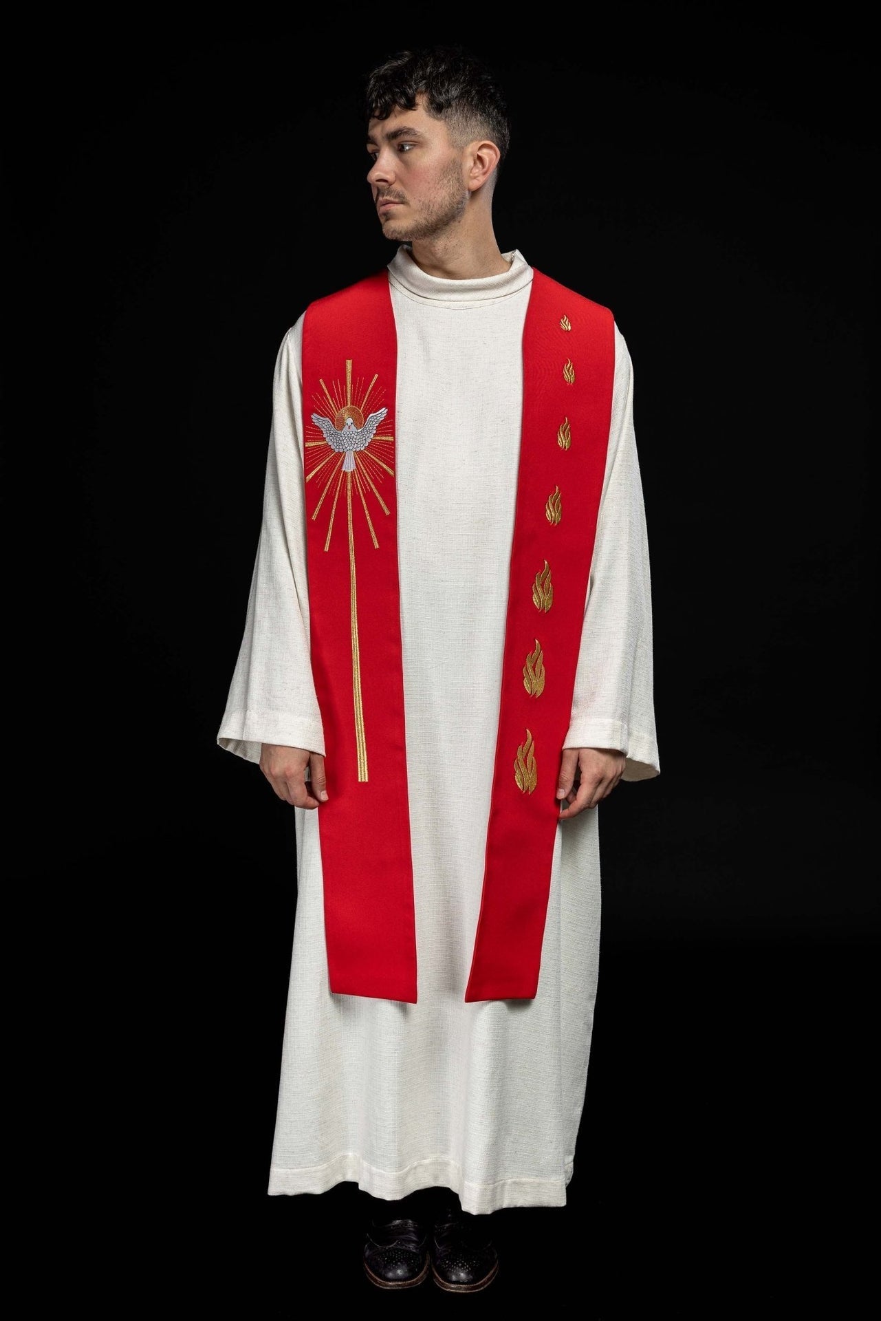 Stuła Liturgiczna Czerwona z Haftem Ducha Świętego - Elegancka - SZATYLITURGICZNE.PL