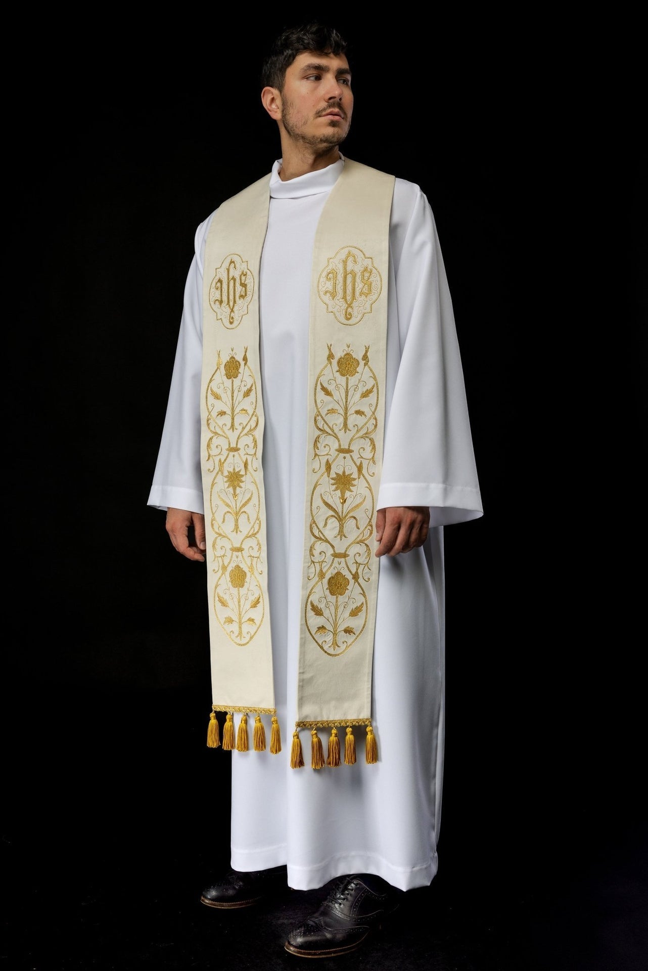Stuła Liturgiczna Ecru Haft IHS - Elegancka Szata Kapłańska - SZATYLITURGICZNE.PL