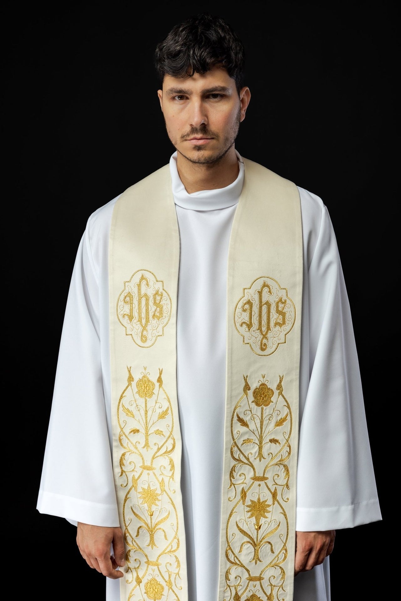 Stuła Liturgiczna Ecru Haft IHS - Elegancka Szata Kapłańska - SZATYLITURGICZNE.PL