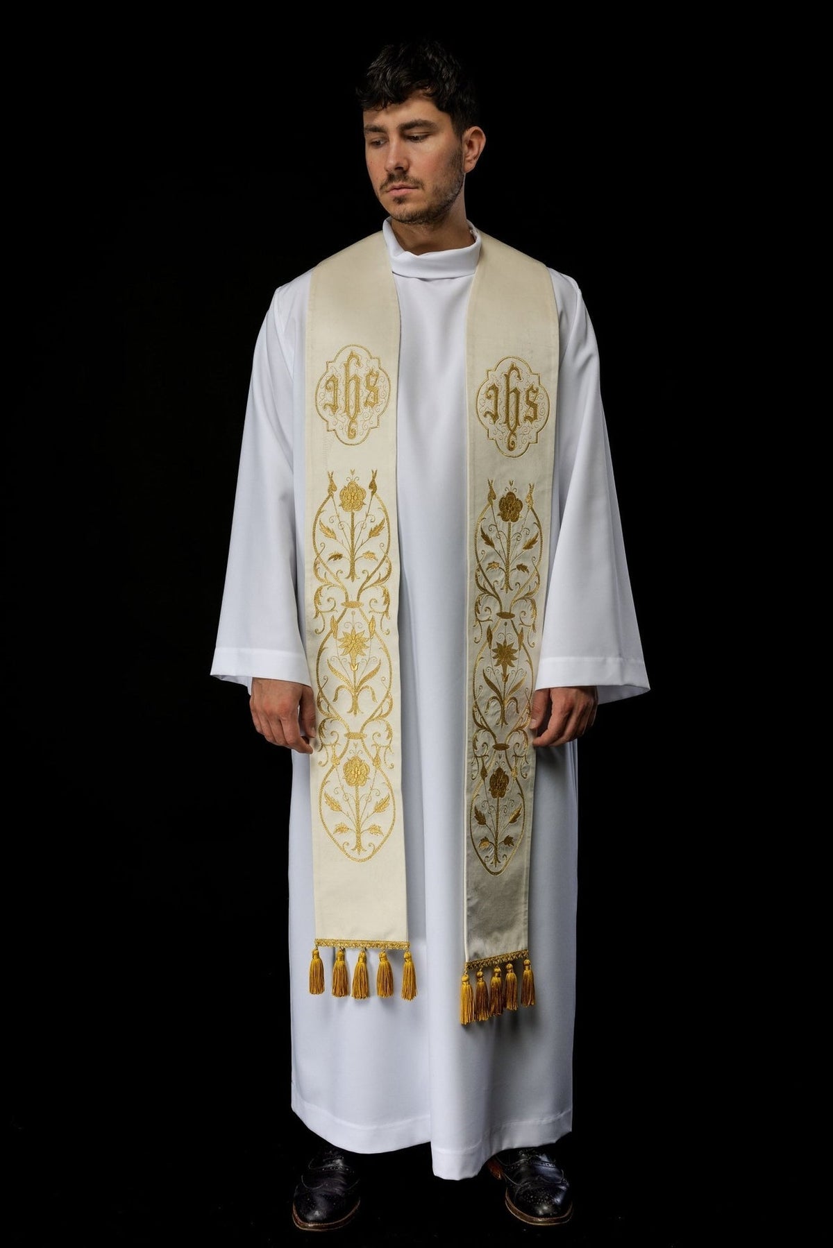 Stuła Liturgiczna Ecru Haft IHS - Elegancka Szata Kapłańska - SZATYLITURGICZNE.PL