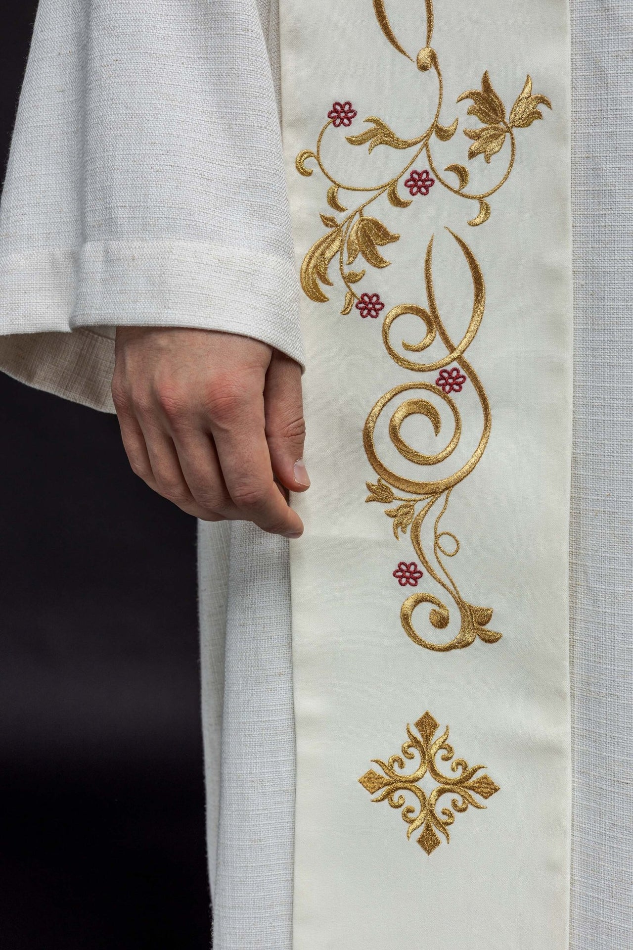 Stuła Liturgiczna Ecru z Haftem IHS i Kielicha - Elegancka - SZATYLITURGICZNE.PL