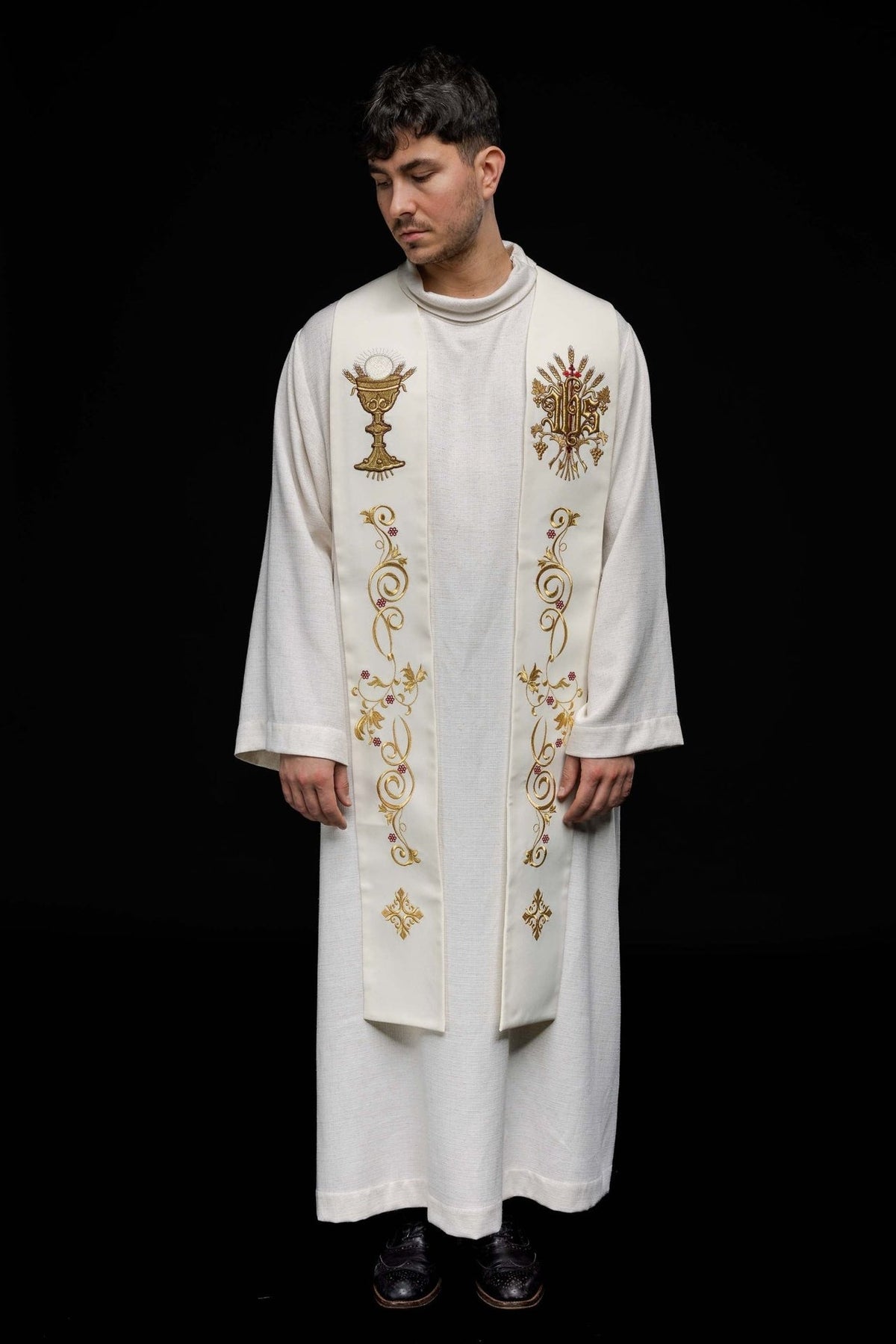 Stuła Liturgiczna Ecru z Haftem IHS i Kielicha - Elegancka - SZATYLITURGICZNE.PL