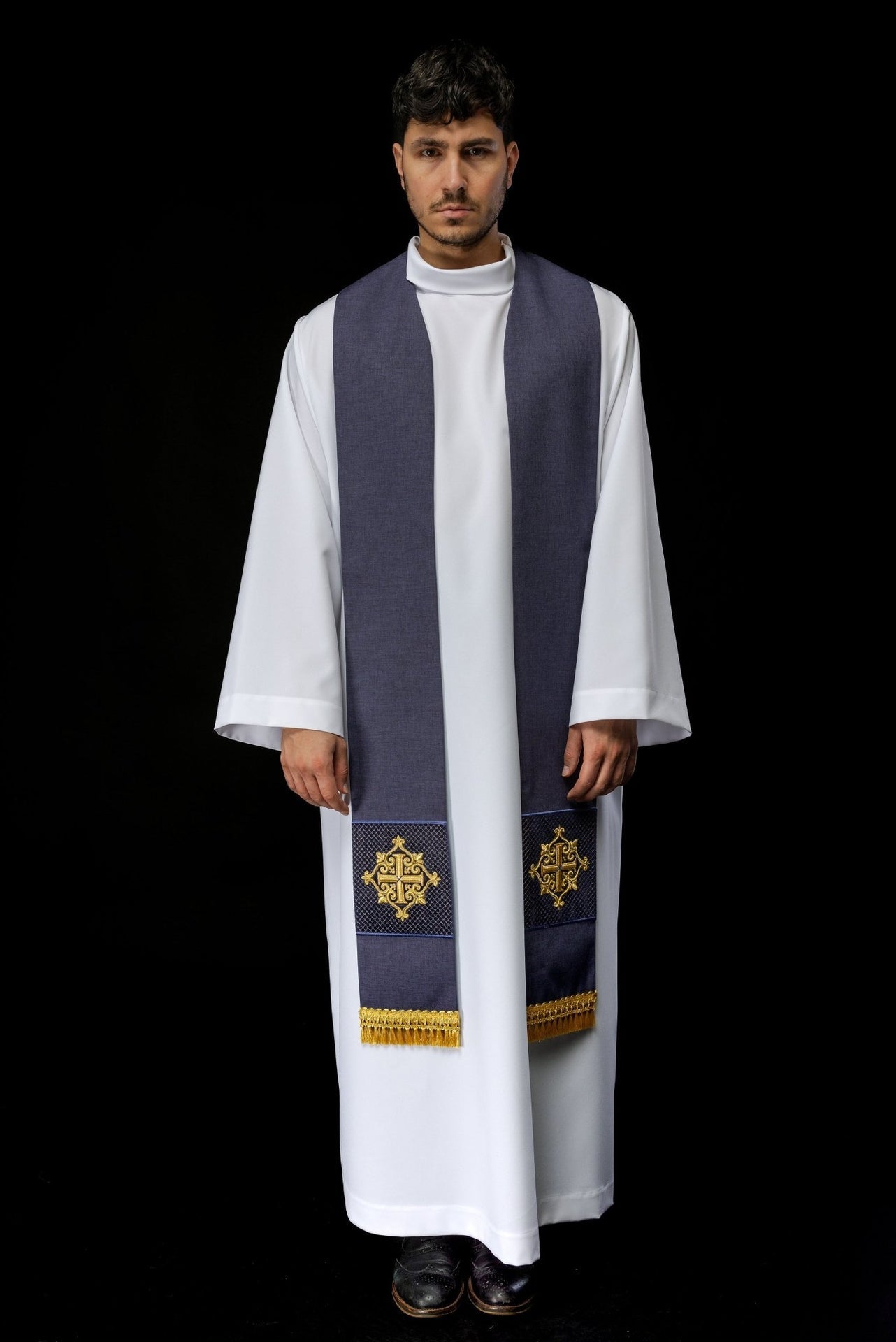 Stuła Liturgiczna Fioletowa Aksamitna z Krzyżem Haftowanym - SZATYLITURGICZNE.PL