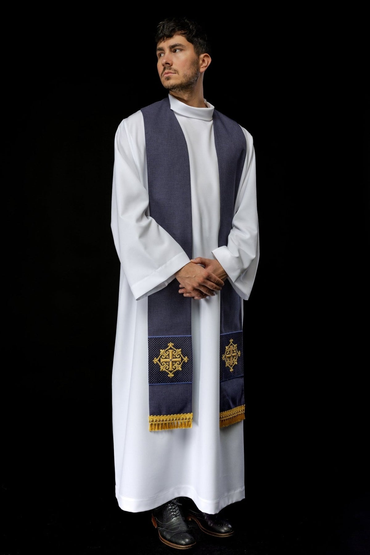 Stuła Liturgiczna Fioletowa Aksamitna z Krzyżem Haftowanym - SZATYLITURGICZNE.PL