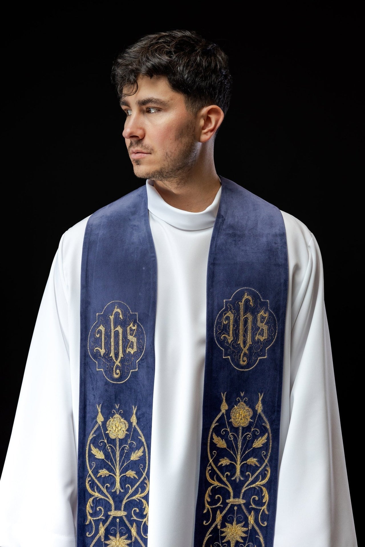Stuła Liturgiczna Fioletowa Haft IHS - Polska Produkcja - SZATYLITURGICZNE.PL