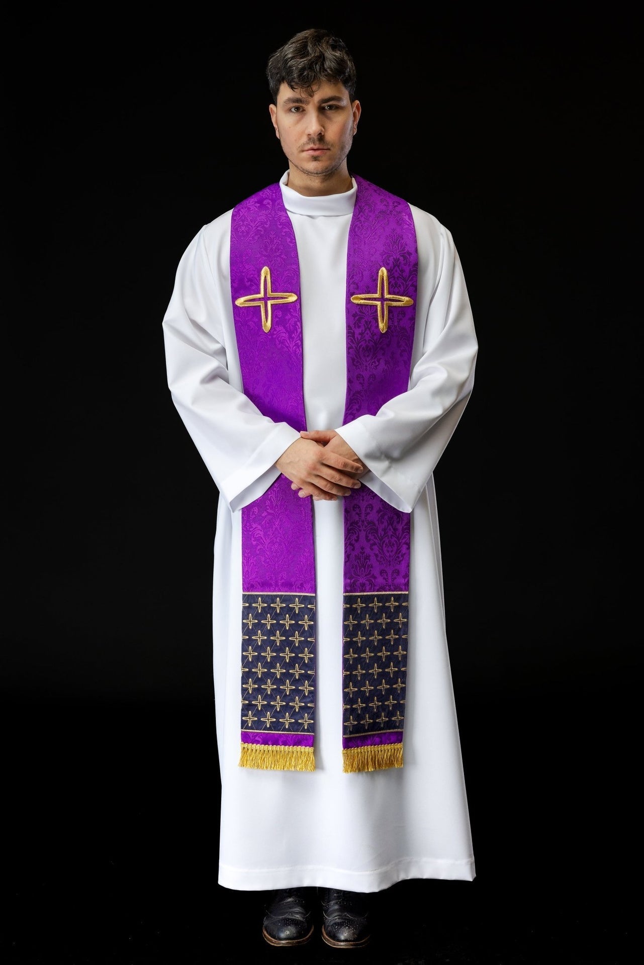 Stuła Liturgiczna Fioletowa Żakardowa z Krzyżami Haftowanymi - SZATYLITURGICZNE.PL