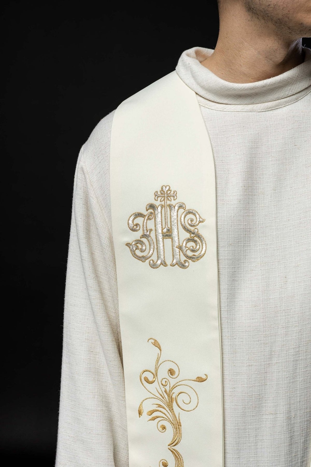 Stuła Liturgiczna IHS Ecru Haftowana - Elegancka Stuła Kapłańska - SZATYLITURGICZNE.PL