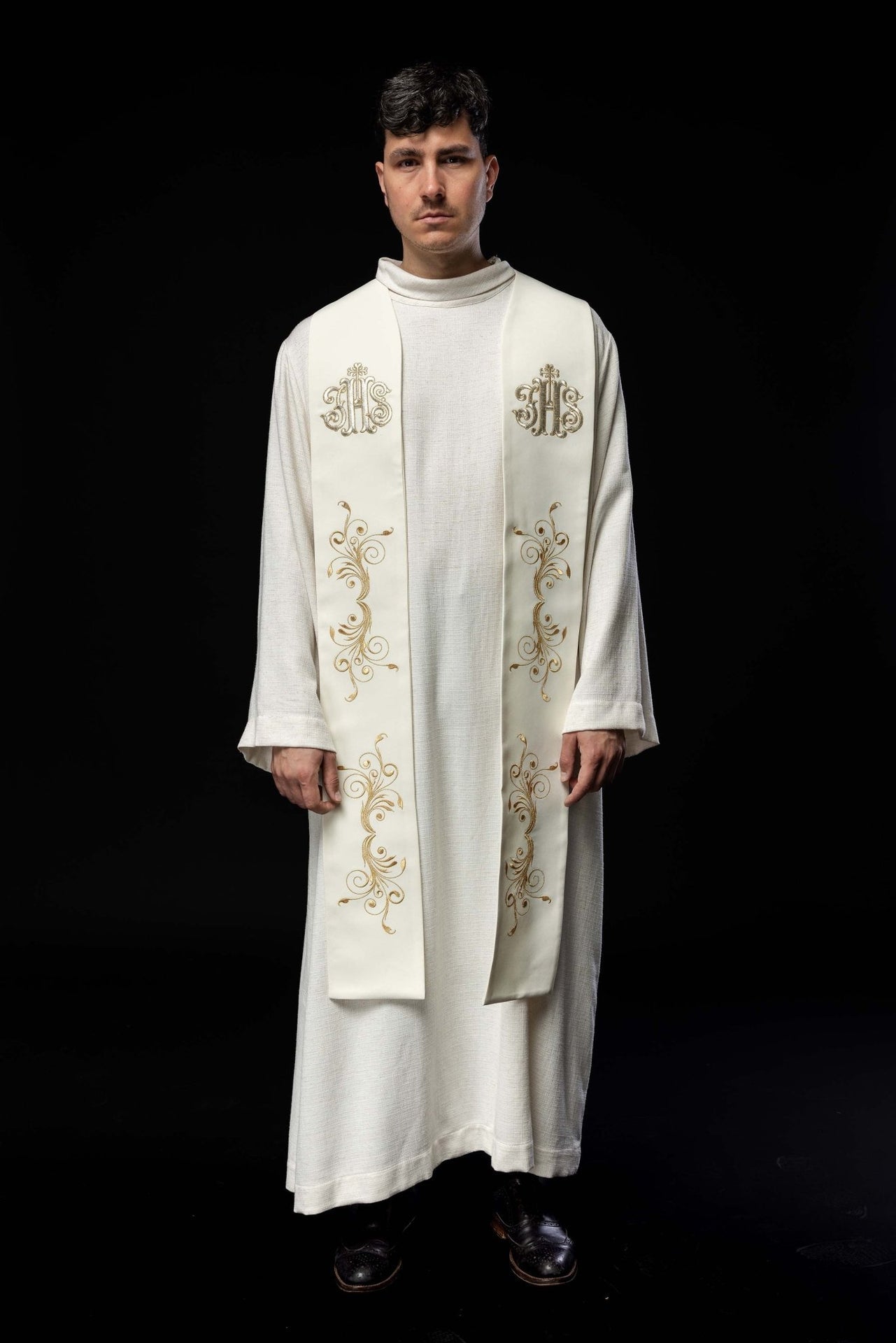 Stuła Liturgiczna IHS Ecru Haftowana - Elegancka Stuła Kapłańska - SZATYLITURGICZNE.PL