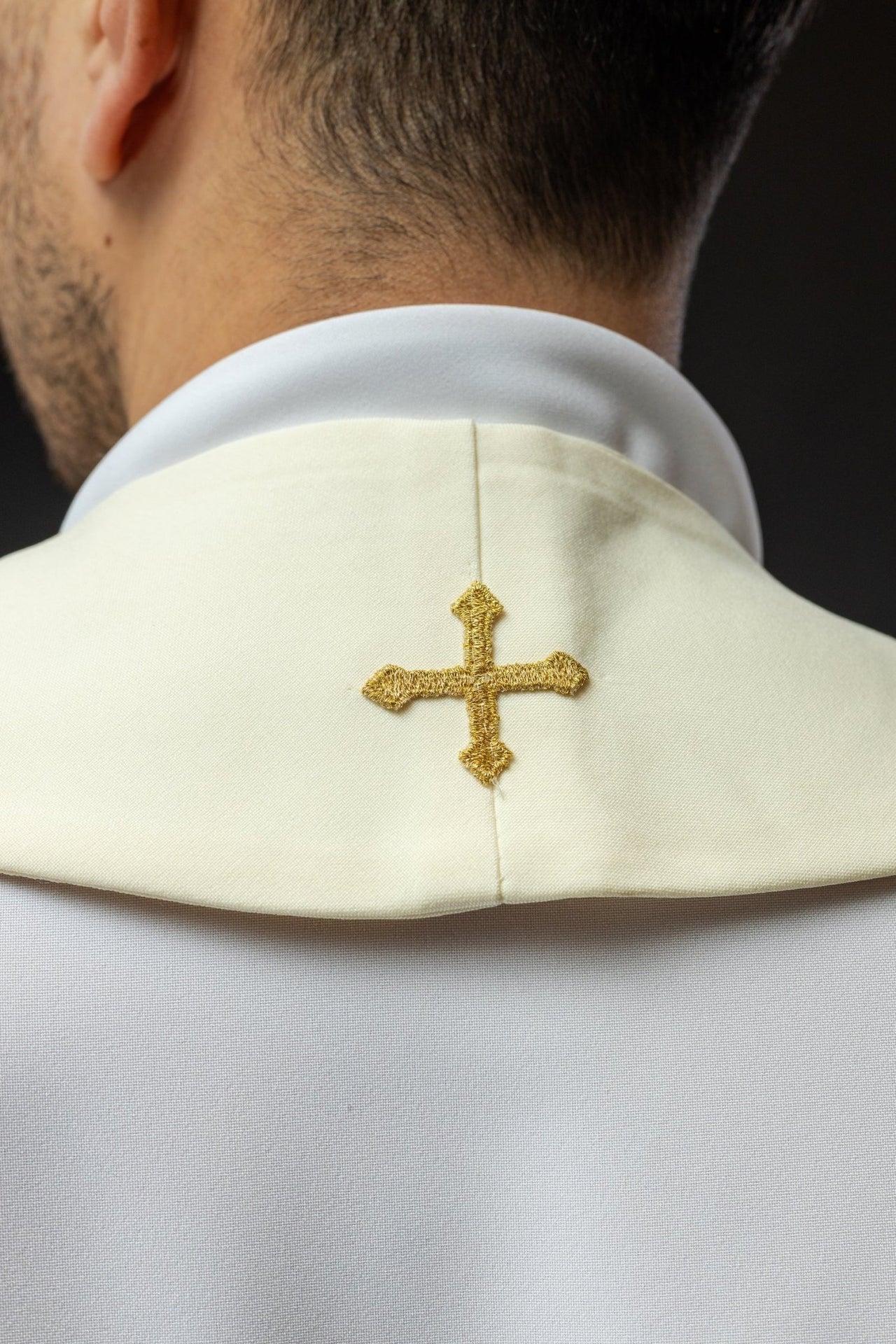 Stuła Liturgiczna IHS Ecru Haftowana - Elegancka Stuła Kapłańska - SZATYLITURGICZNE.PL