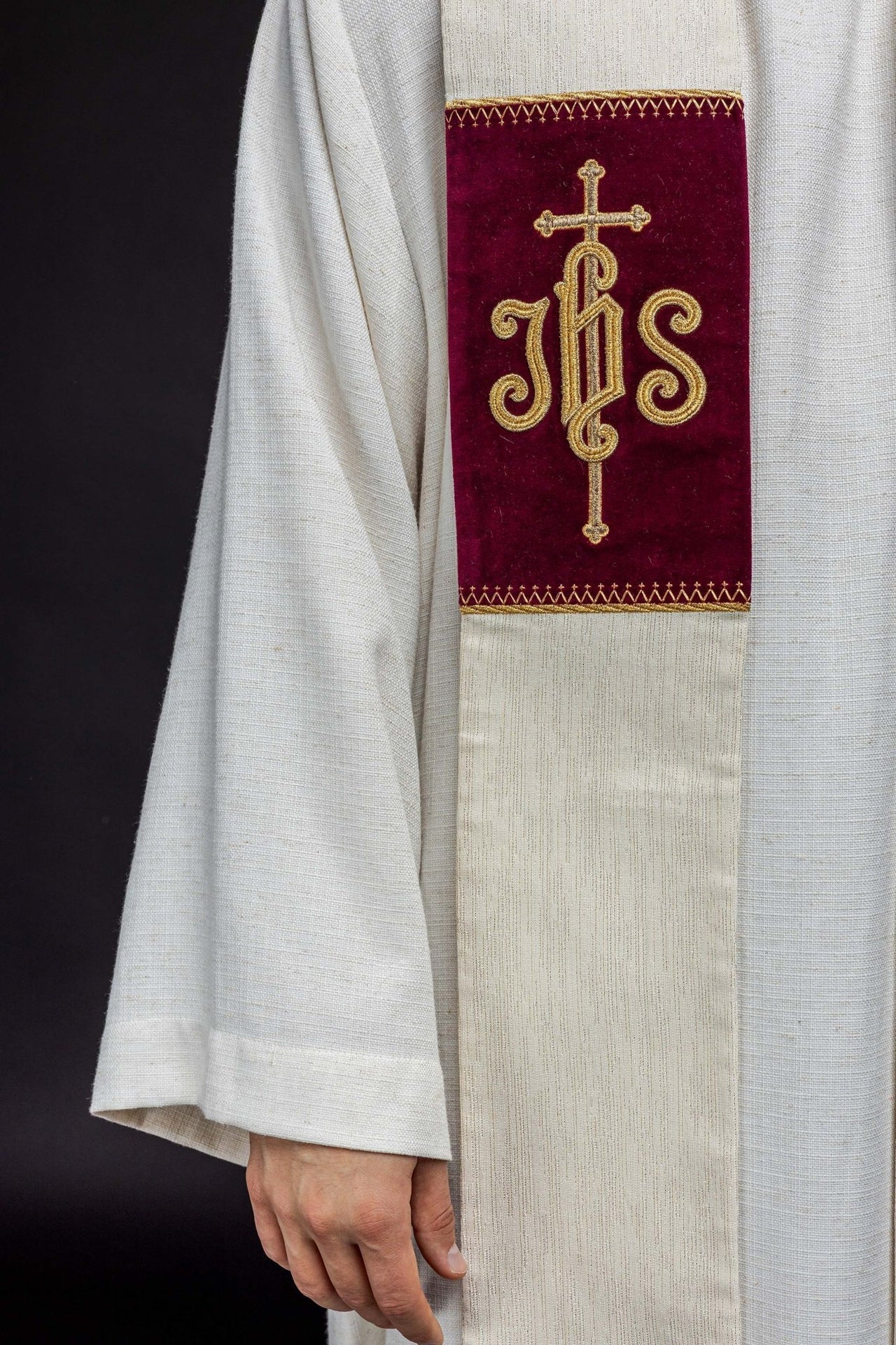 Stuła Liturgiczna z Haftem Baranka Bożego i JHS - SZATYLITURGICZNE.PL