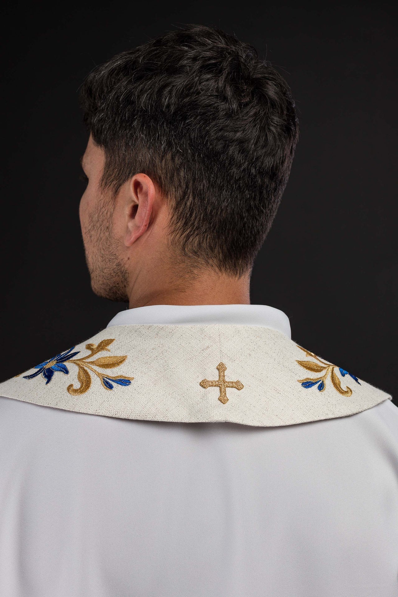 Stuła Maryjna Ecru z Haftem Złoto - Niebieskim - Żakardowa - SZATYLITURGICZNE.PL